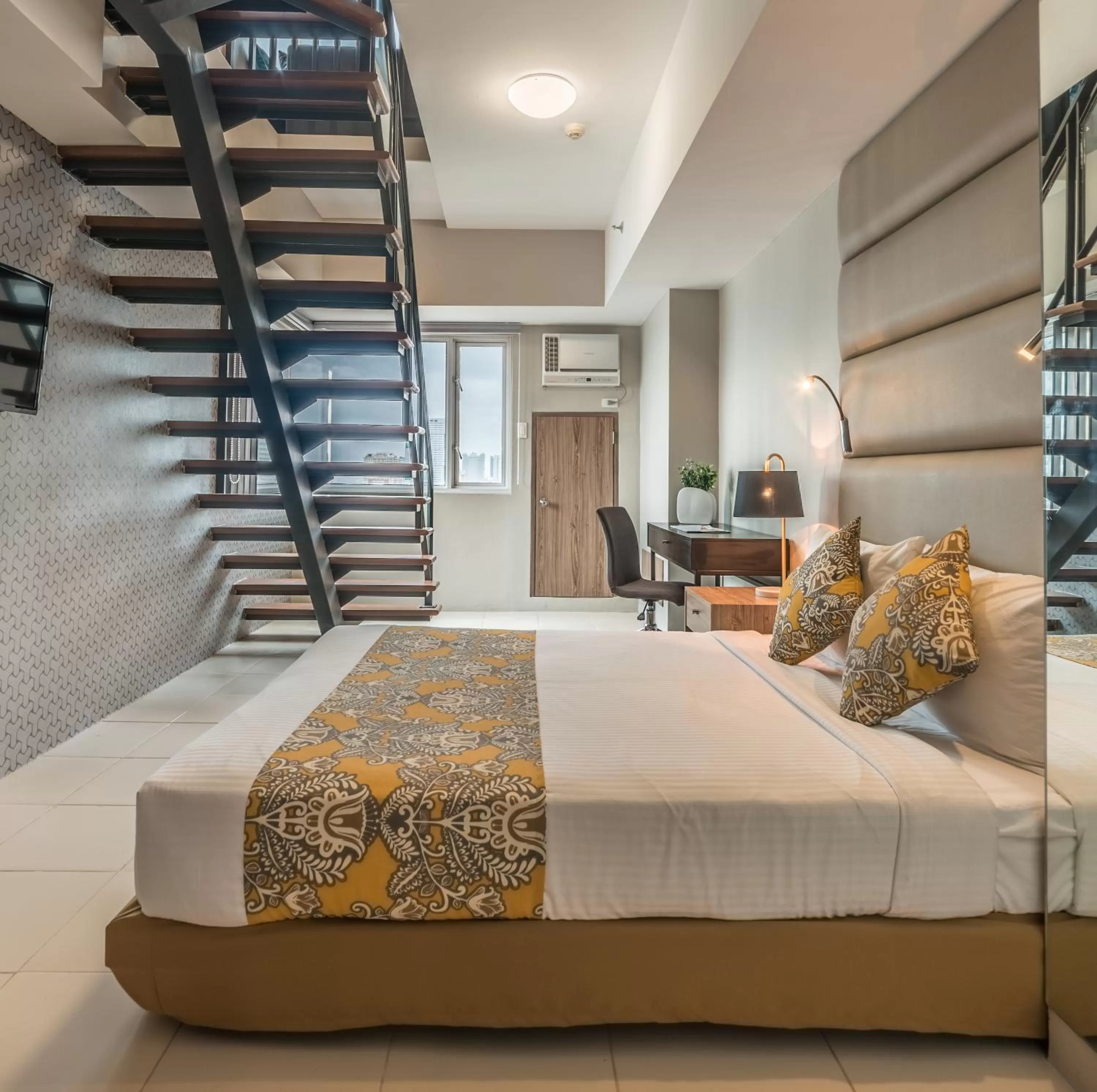 Shower, Bed in Hotel Kimberly Manila