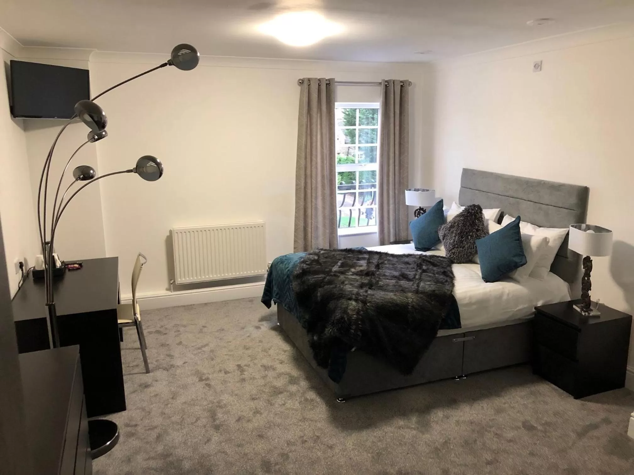 Bedroom, Bed in Black Horse