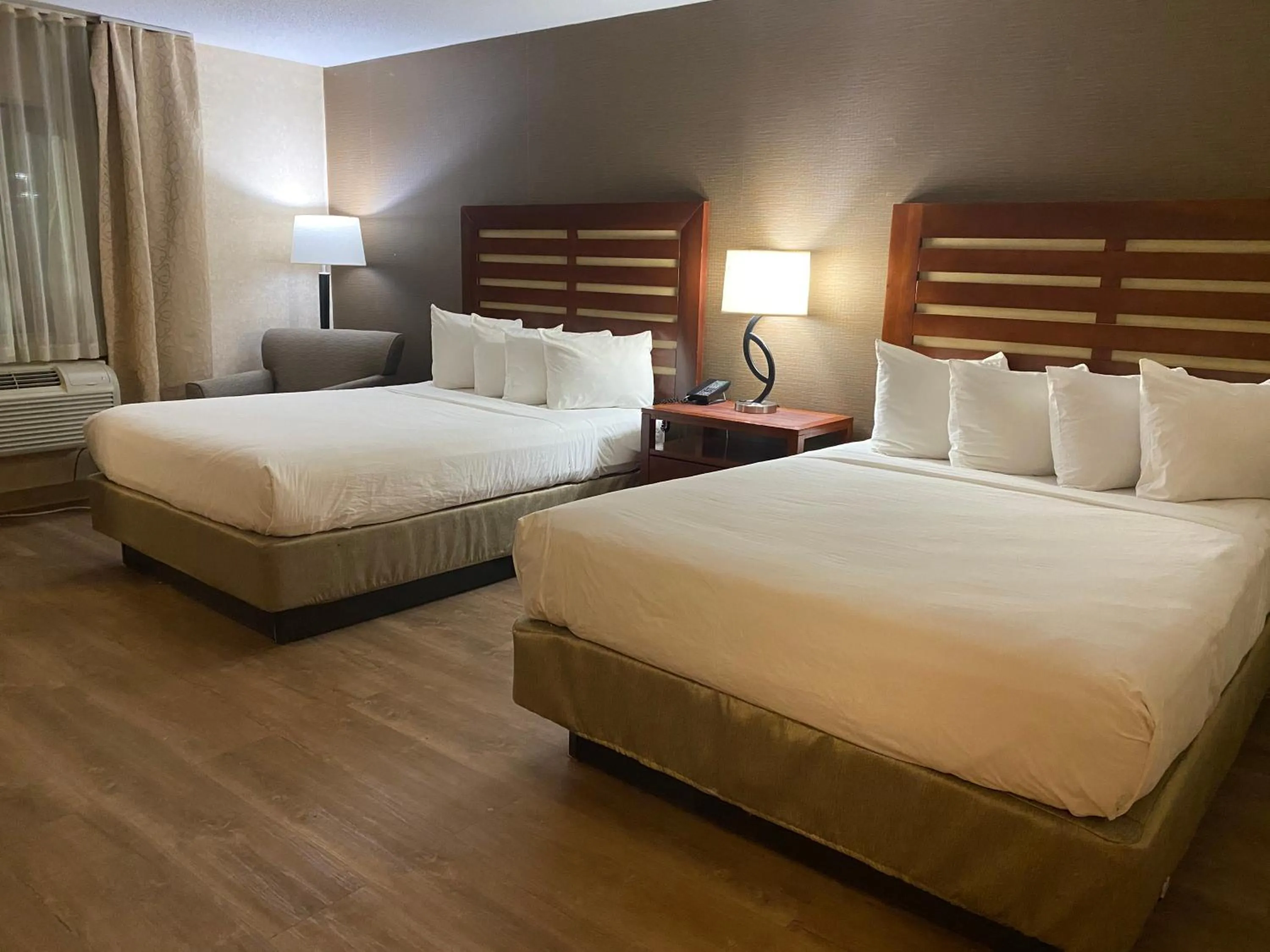 Bed in Wyndham Garden Grand Rapids Airport