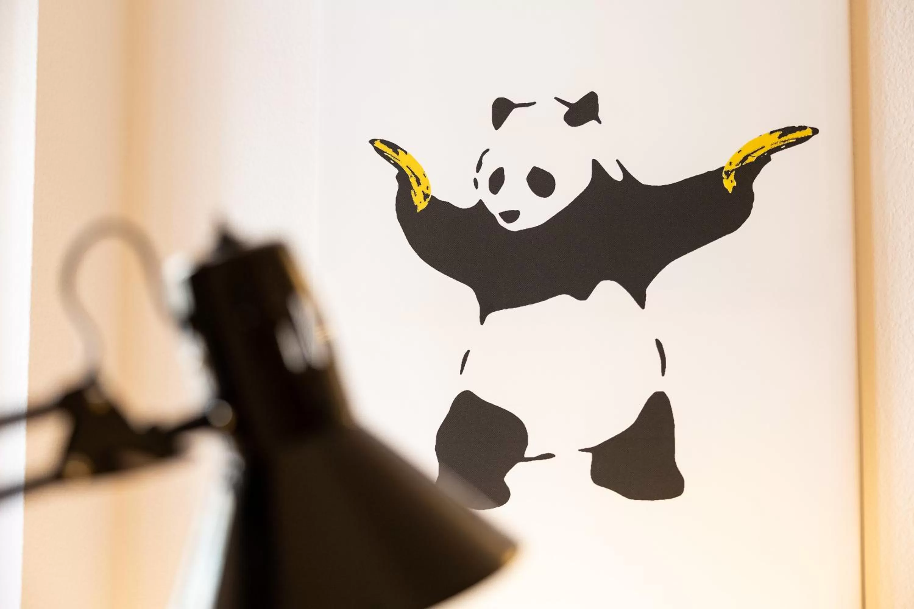 Decorative detail in Ko-Living Space an der Oper - Street Art Design Apartments