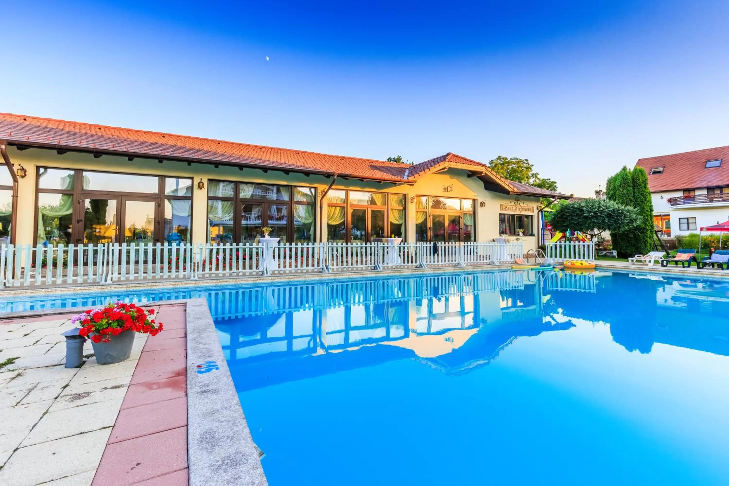 Activities, Swimming Pool in Hotel Bielmann