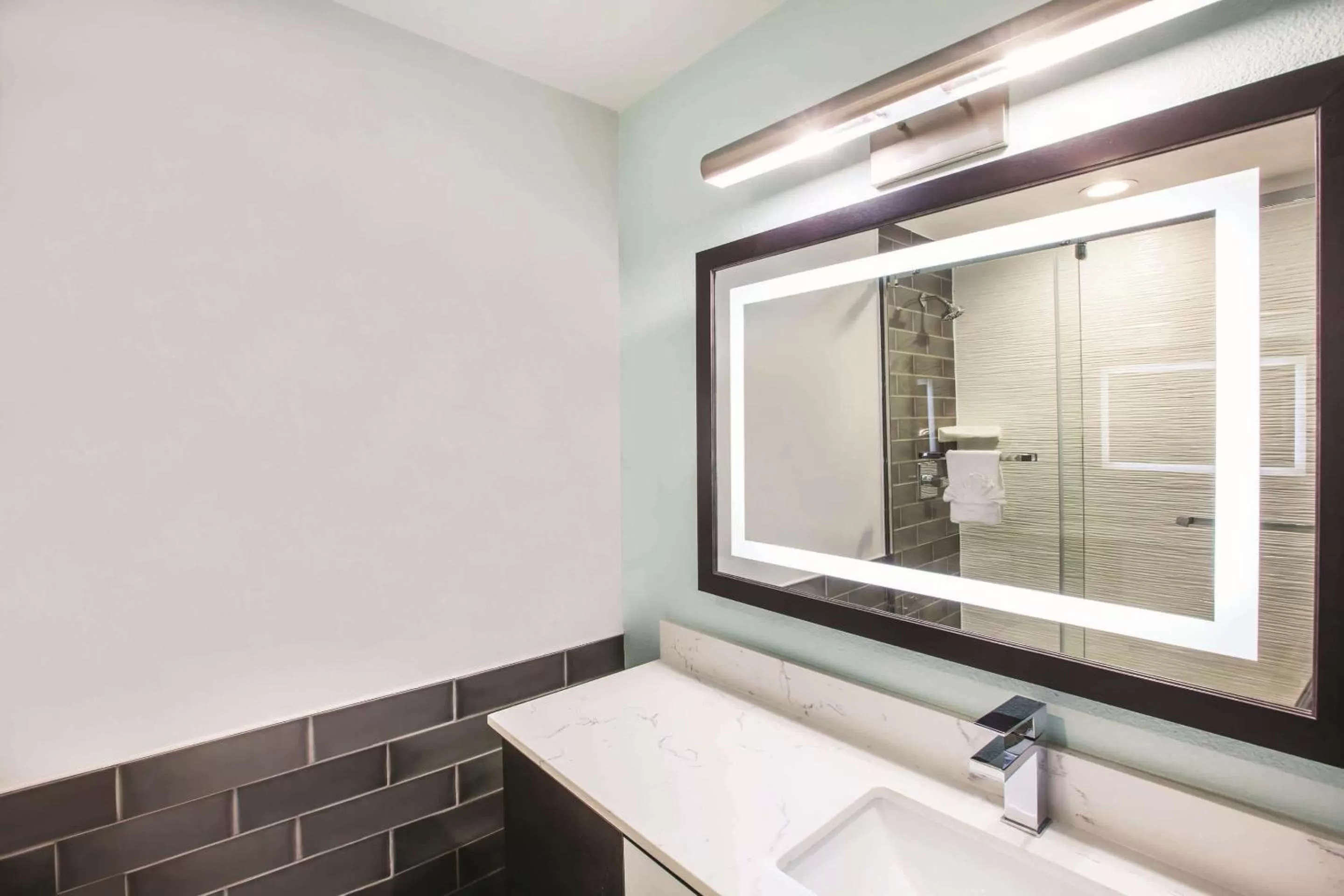 Photo of the whole room in Holiday Inn Express - Dallas Downtown by IHG