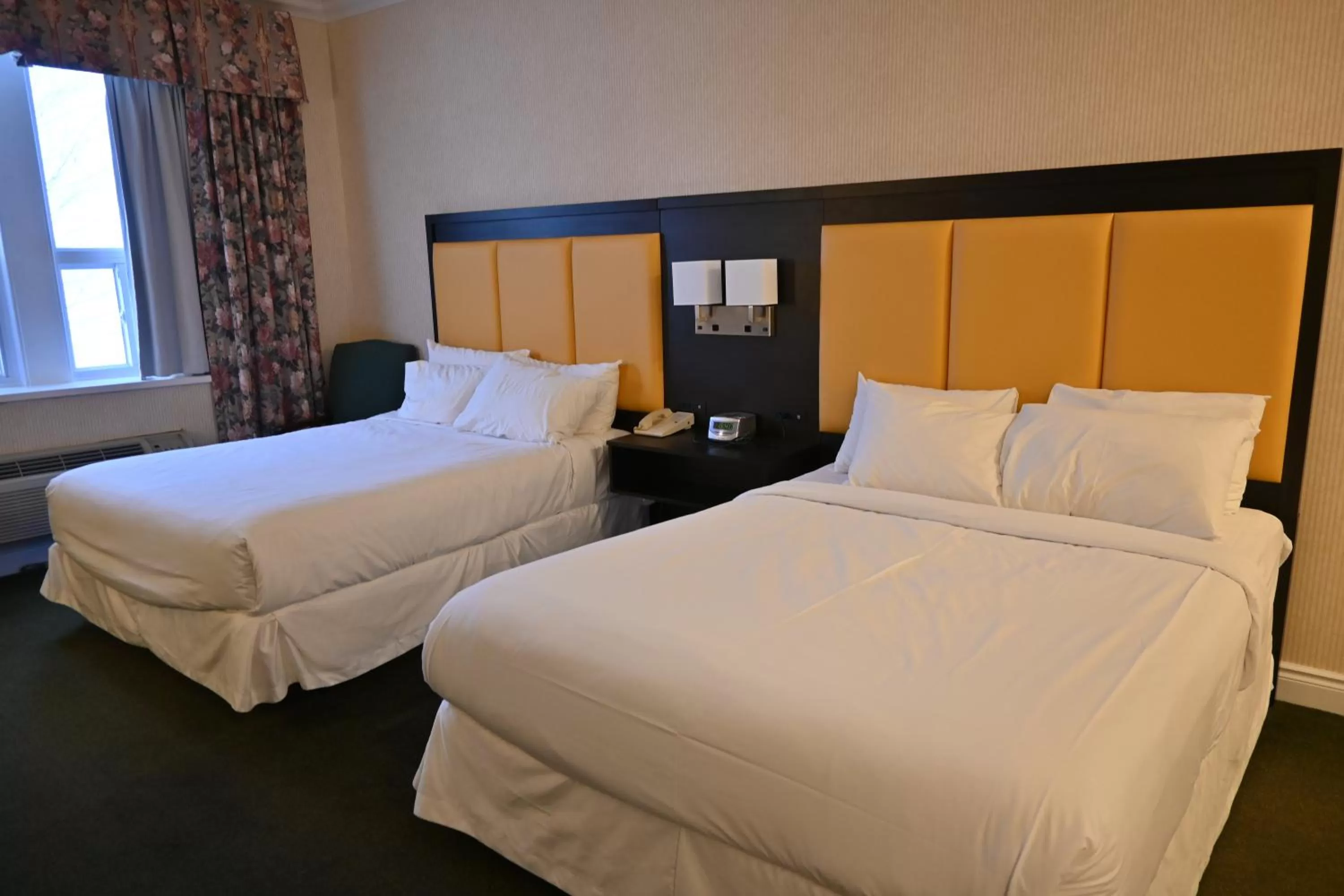 Bed in The Gananoque Inn