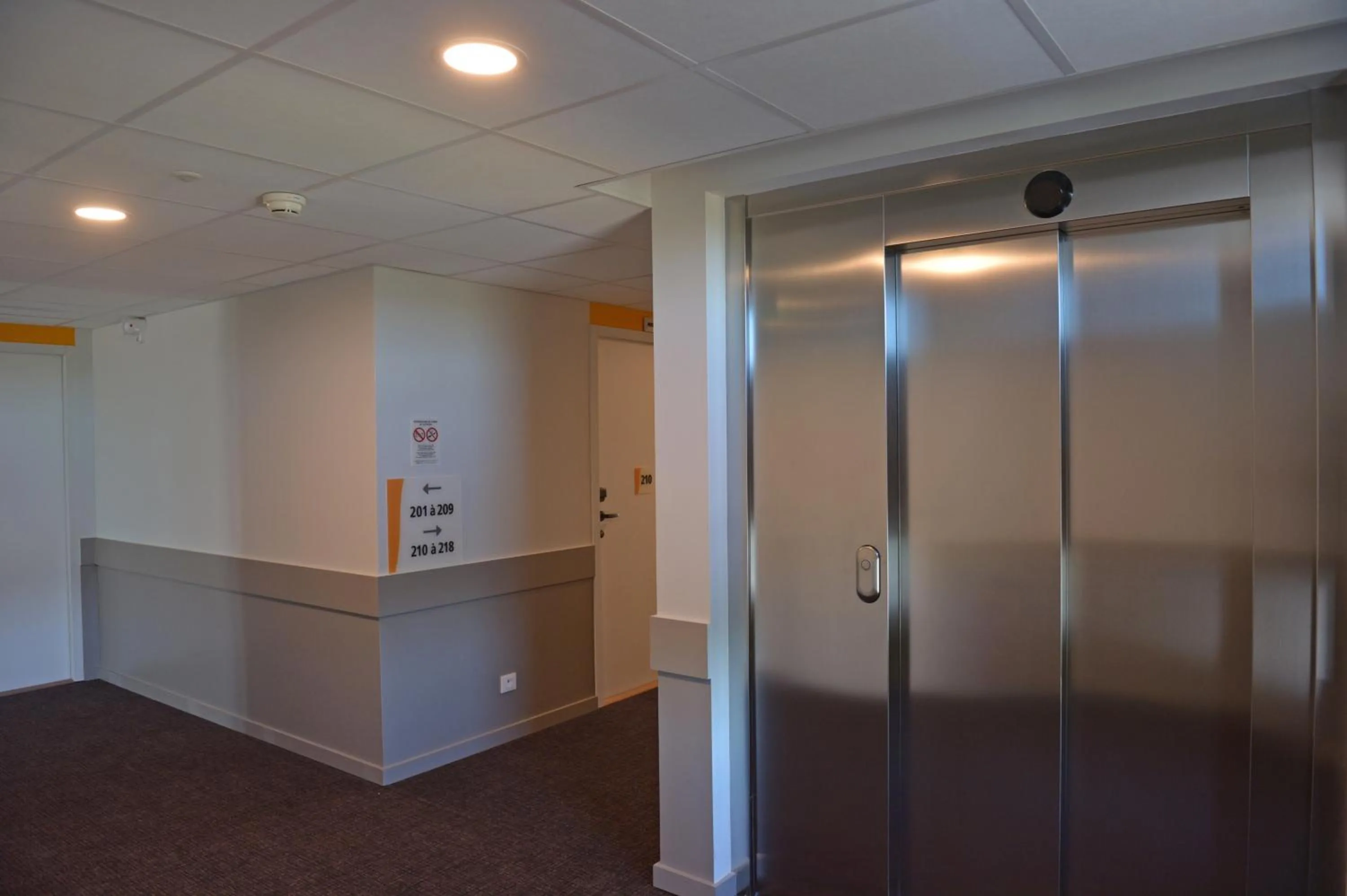 Bedroom in Premiere Classe Reims Nord - Bétheny