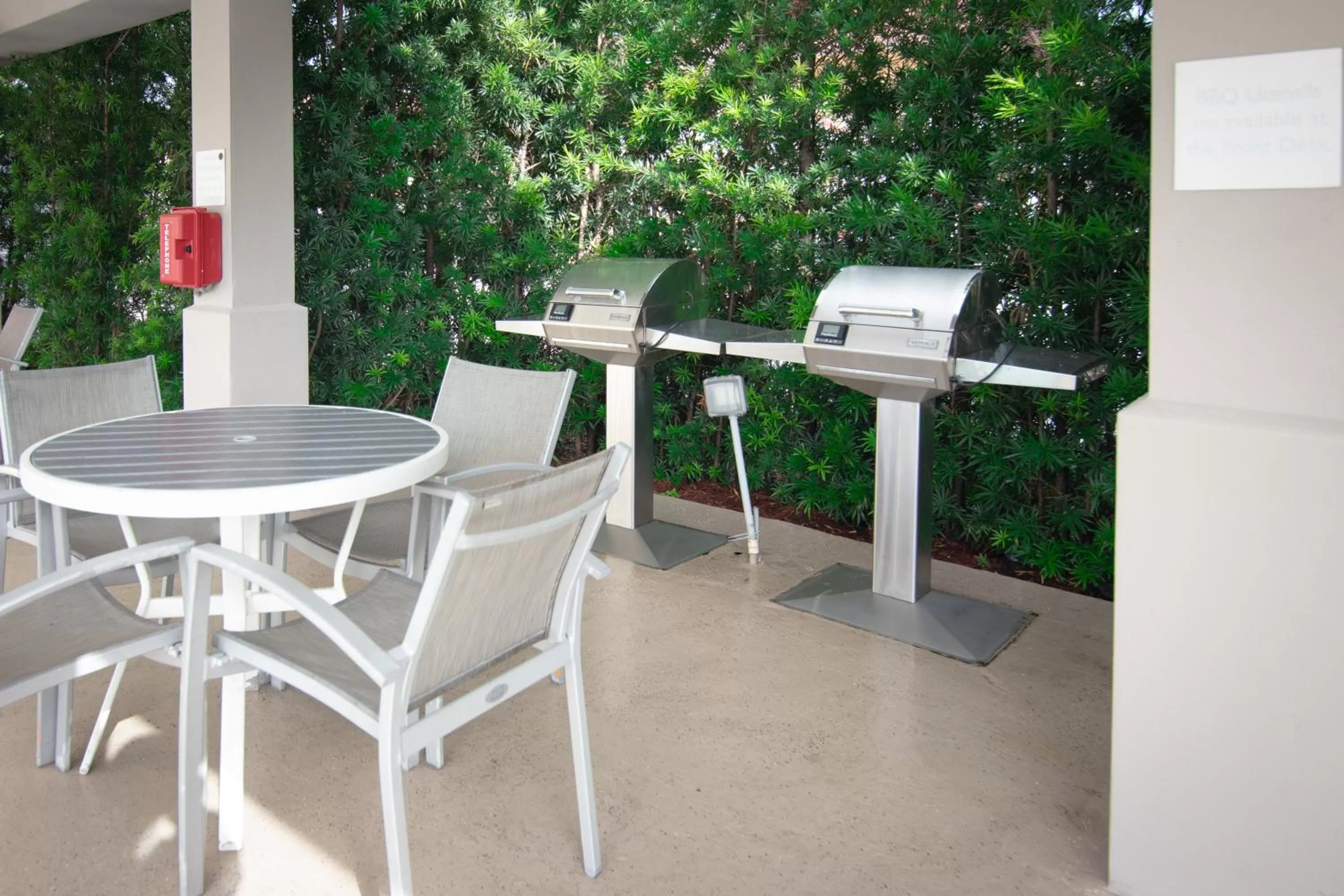 Dining area in Candlewood Suites Miami Intl Airport - 36th St by IHG
