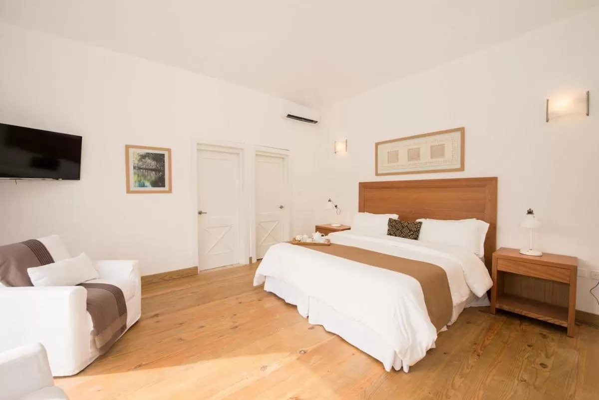 Photo of the whole room, Bed in Coson Bay