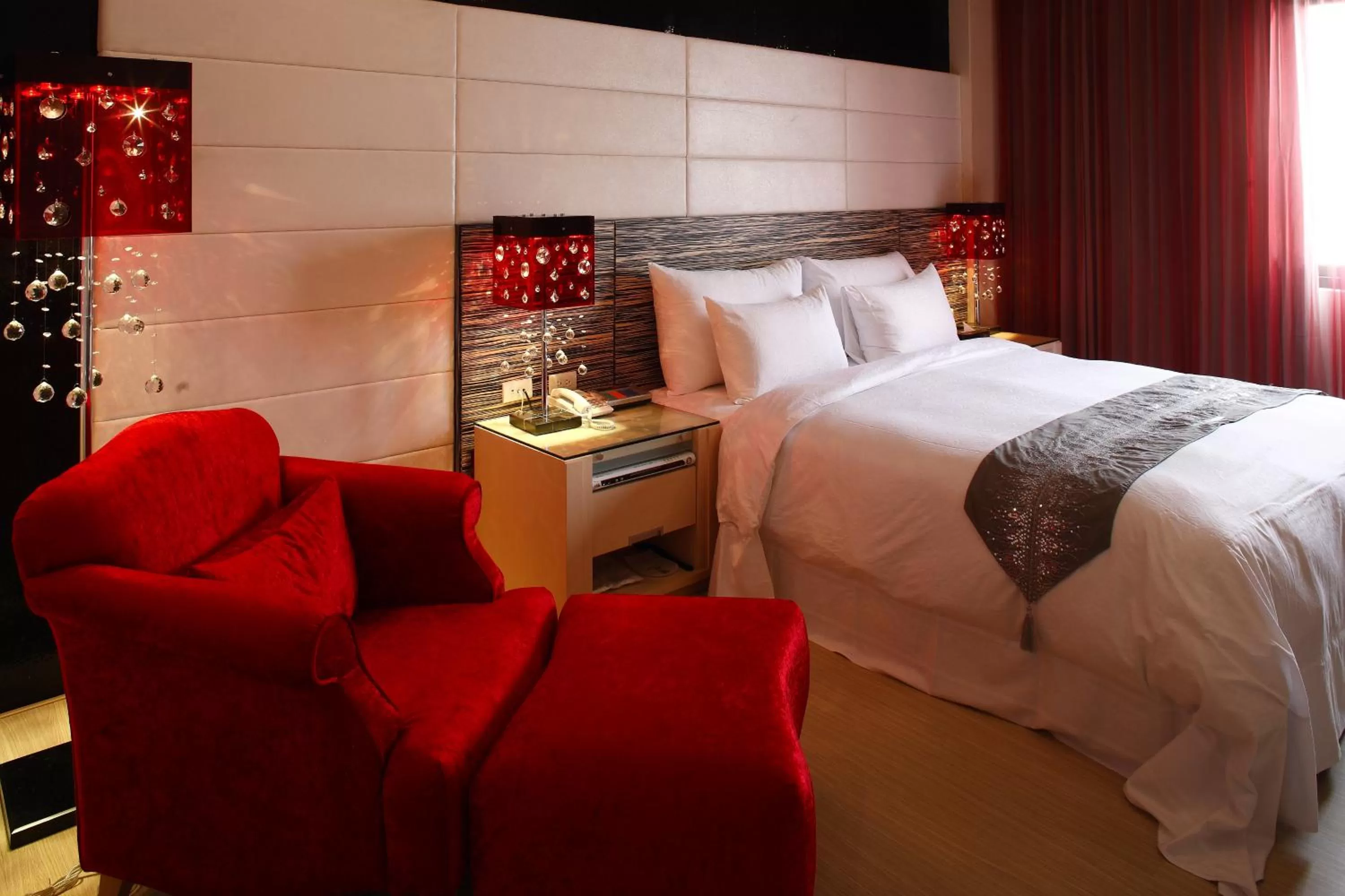 Photo of the whole room in Dryad Motel