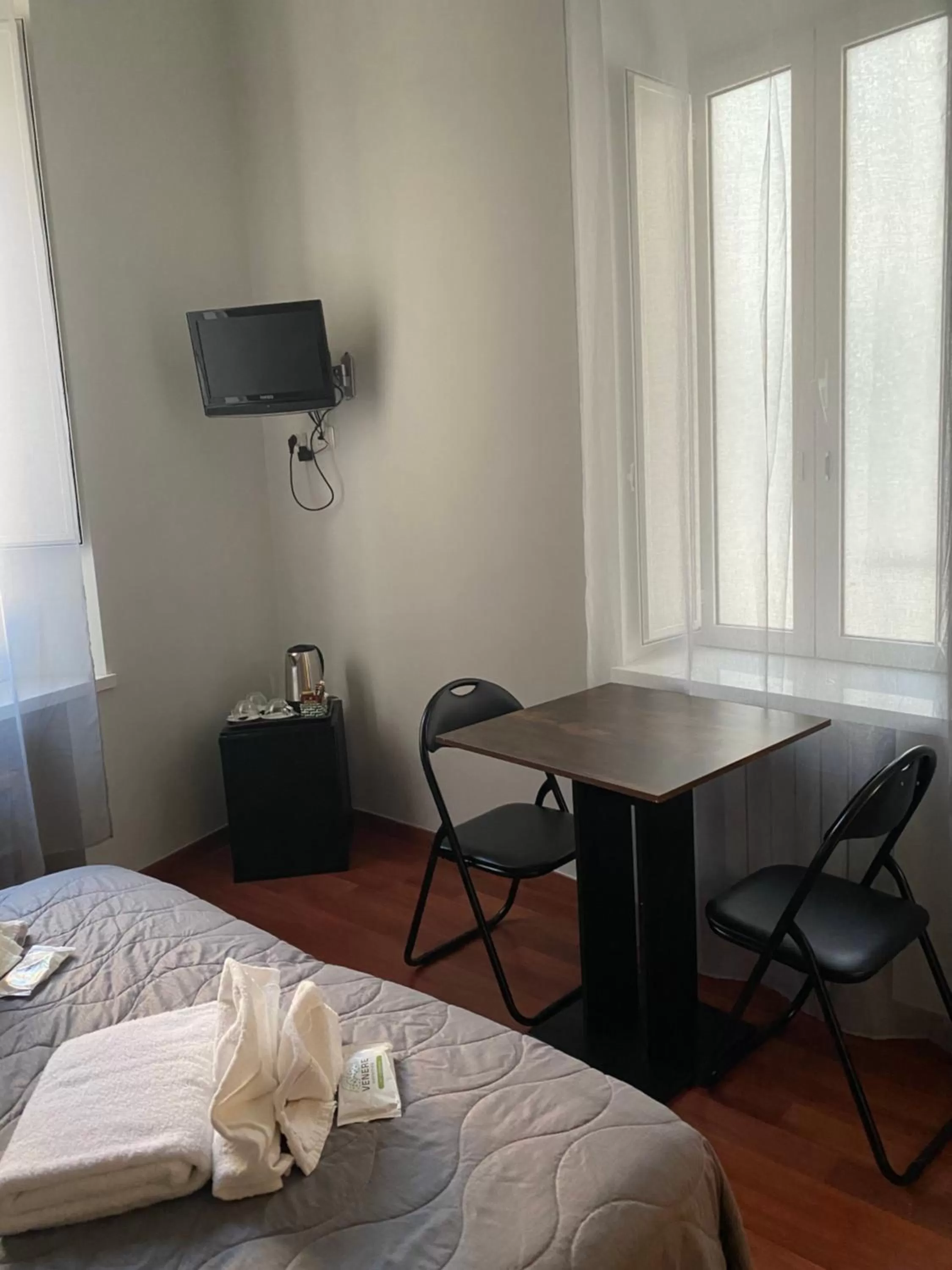 TV/Entertainment Center in AmareRomaRooms