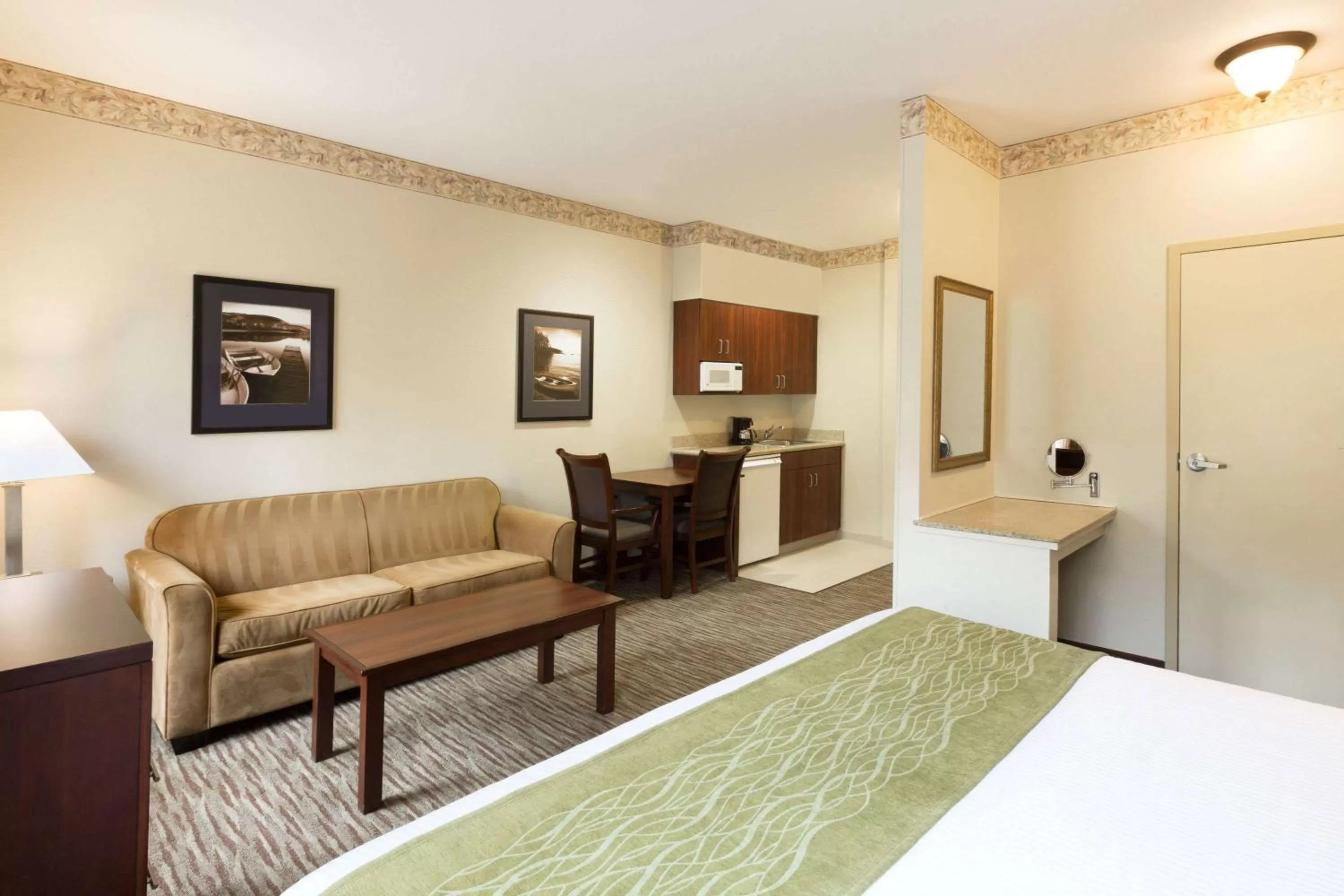 Photo of the whole room, Bed in Hawthorn Suites by Wyndham Rancho Cordova/Folsom