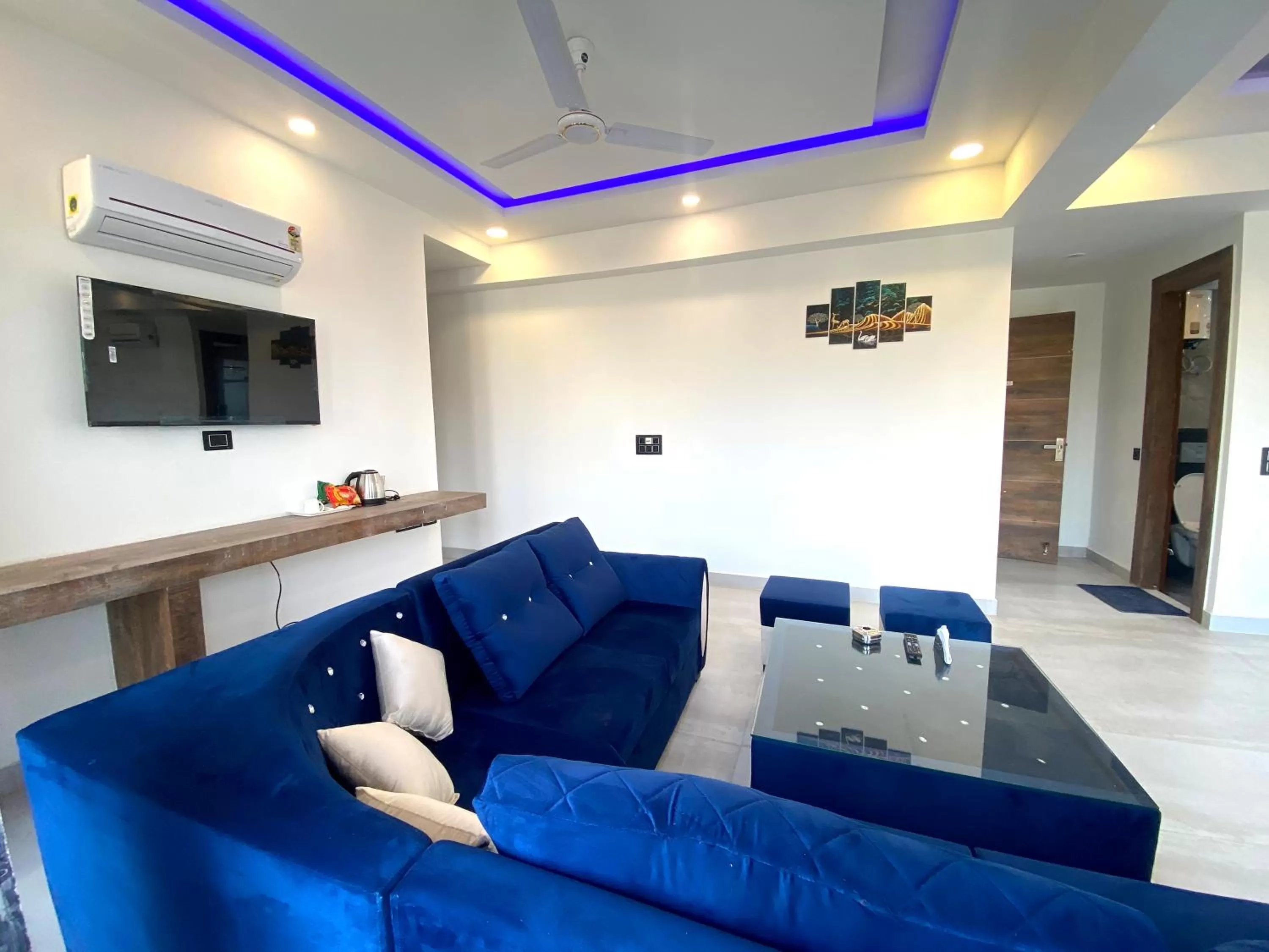 Communal lounge/ TV room, Seating Area in The Metro Stay By F9 Hotels-Near Sector 18 Metro Station Noida