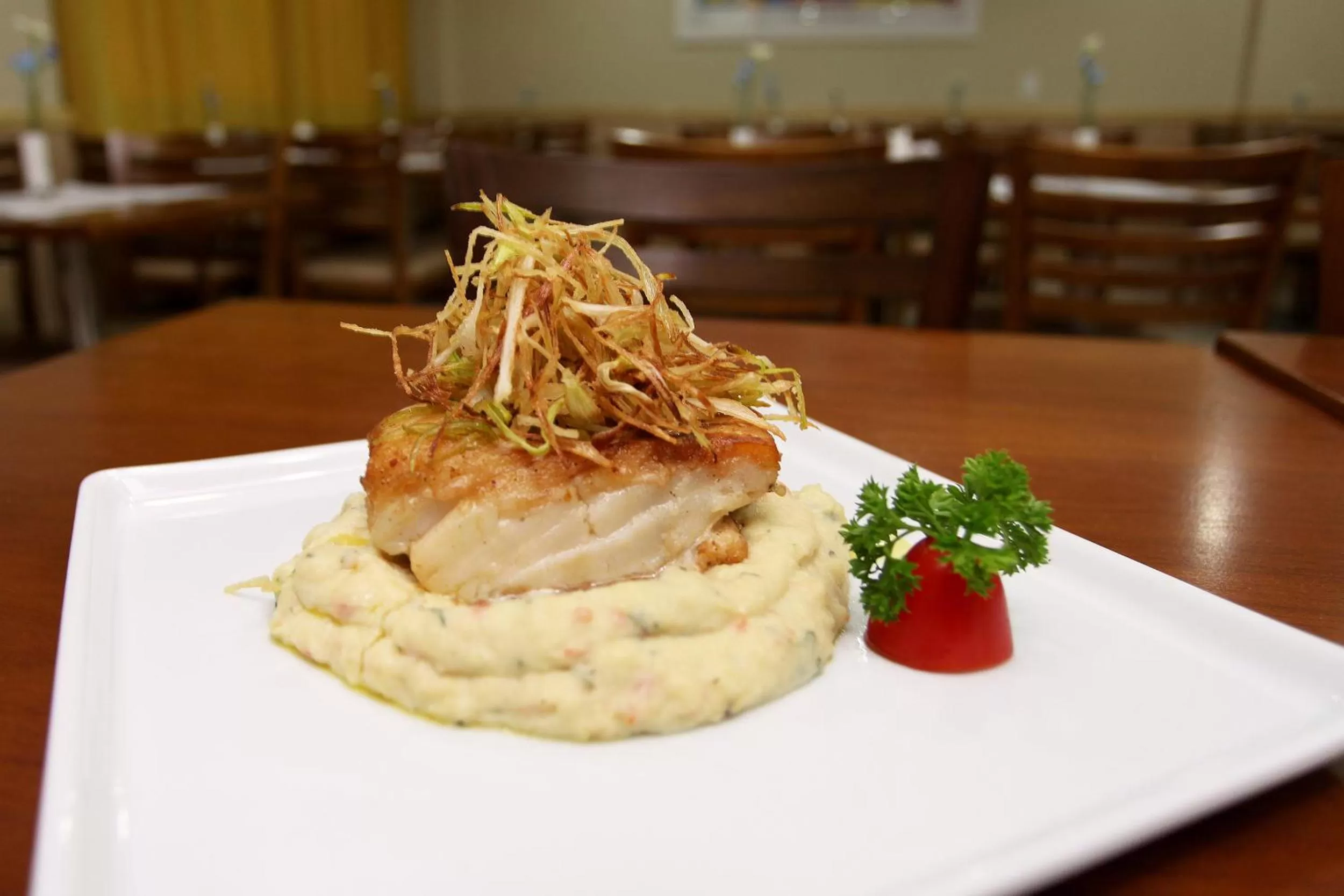 Restaurant/places to eat in Elegance Praia Hotel