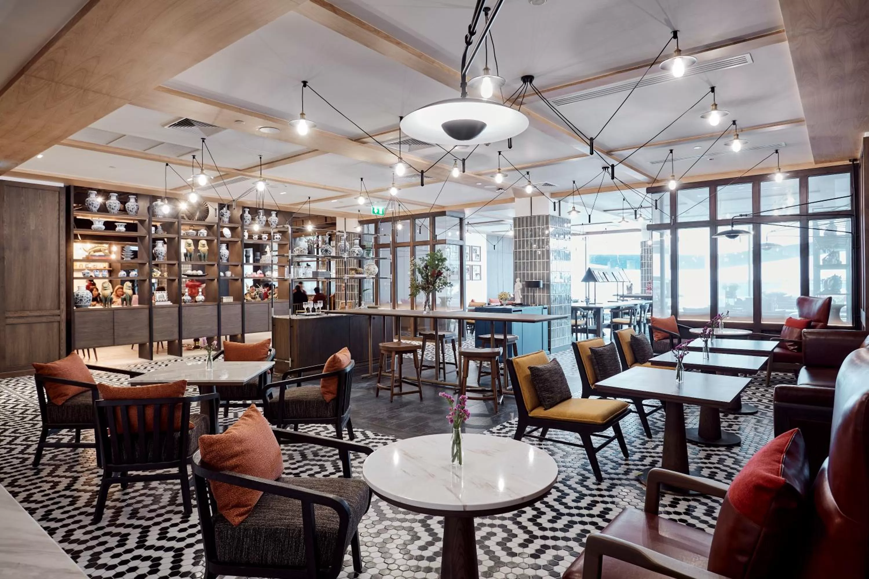 Restaurant/places to eat in Montien Hotel Surawong Bangkok