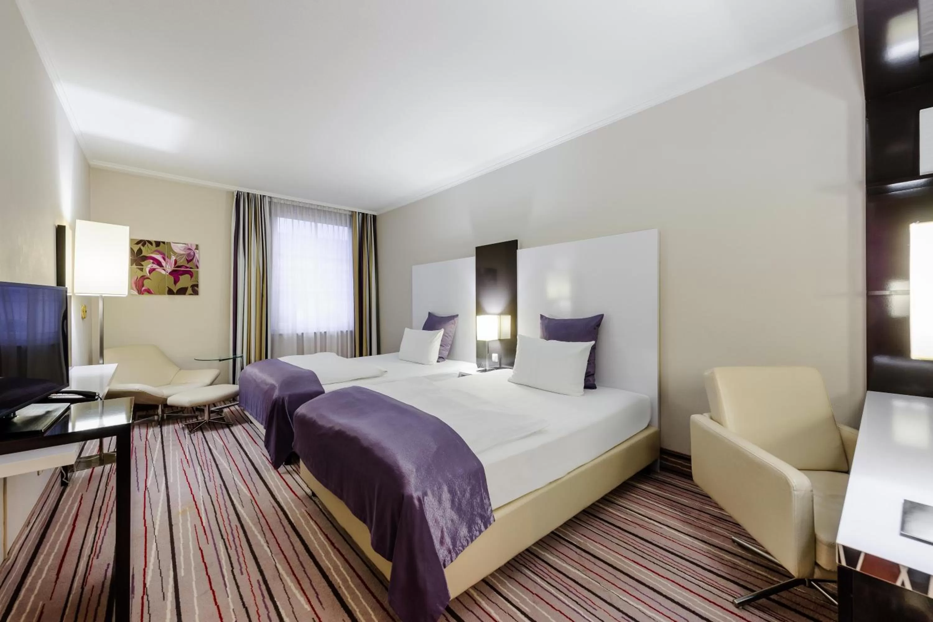 TV and multimedia, Bed in Mercure Hotel Wiesbaden City