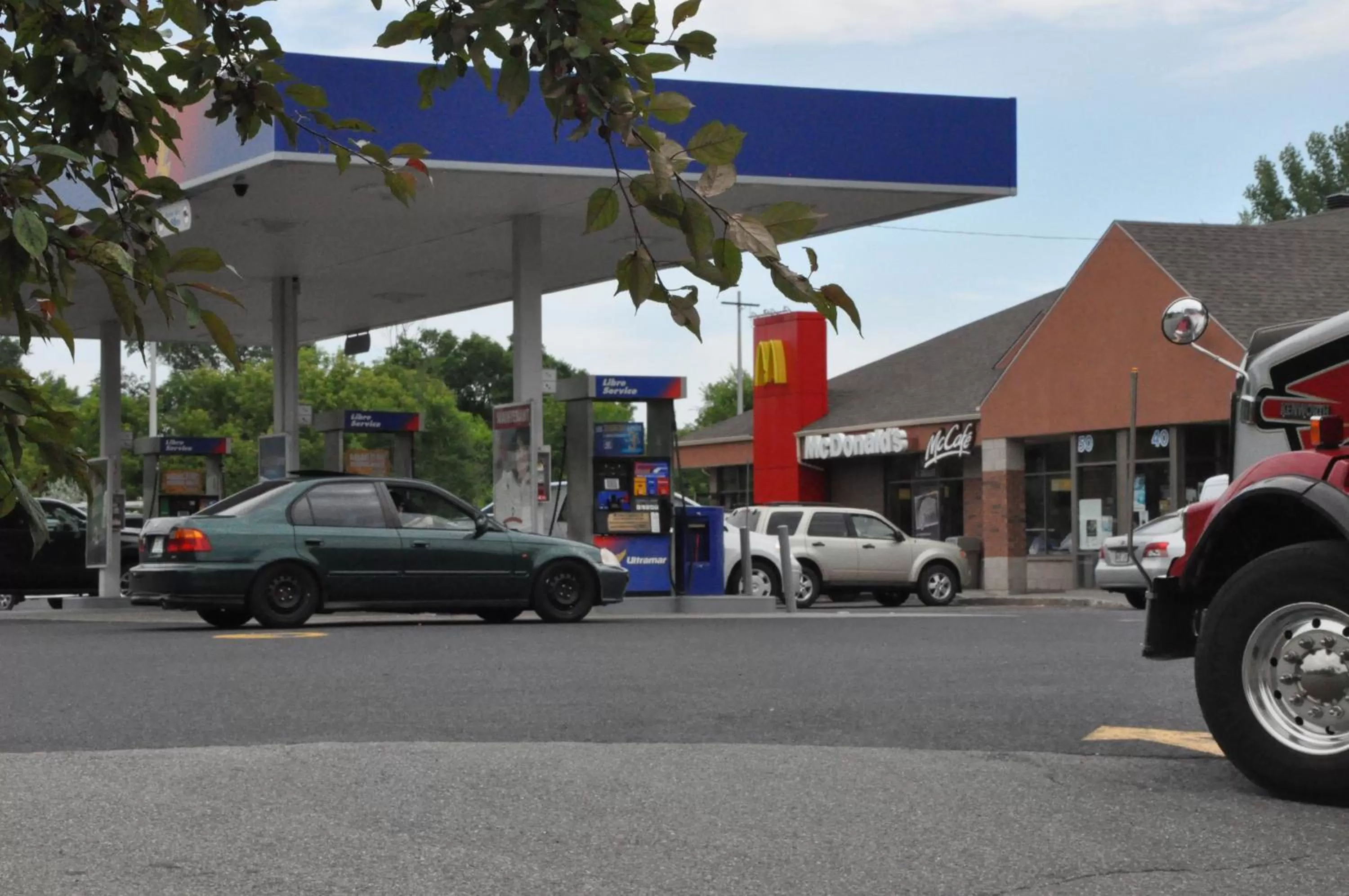 Restaurant/places to eat in Hotel Transit