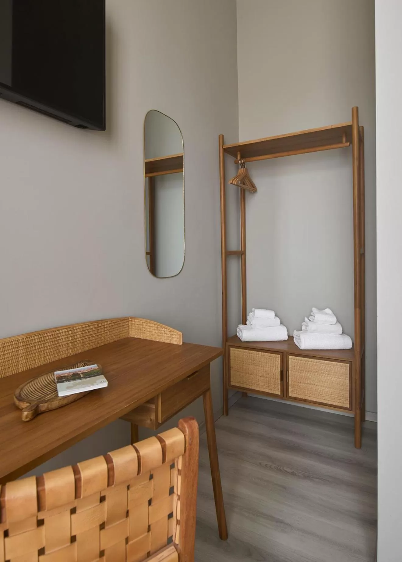 wardrobe, Bed in B&B My Way