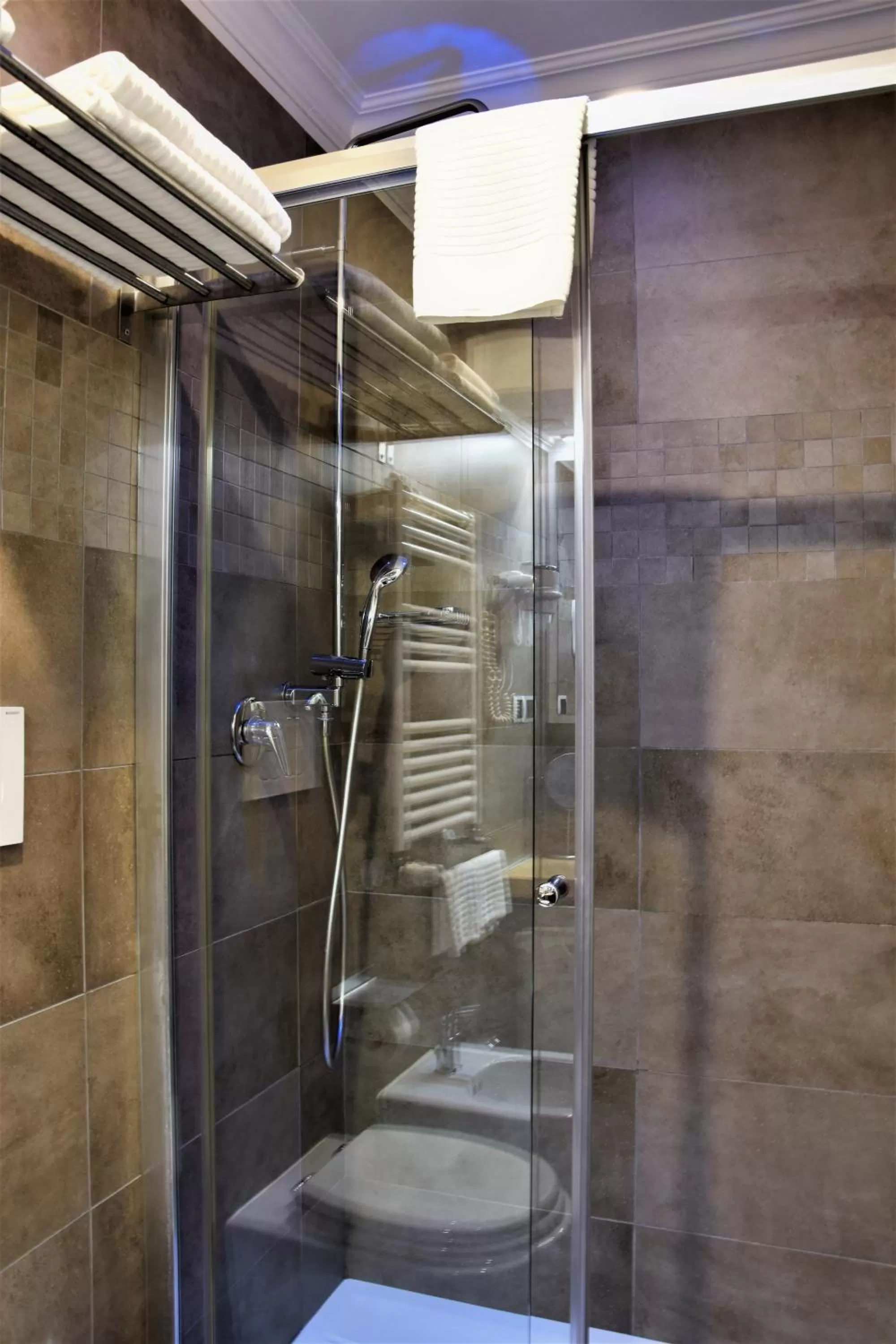 Shower in Hotel Paolo II