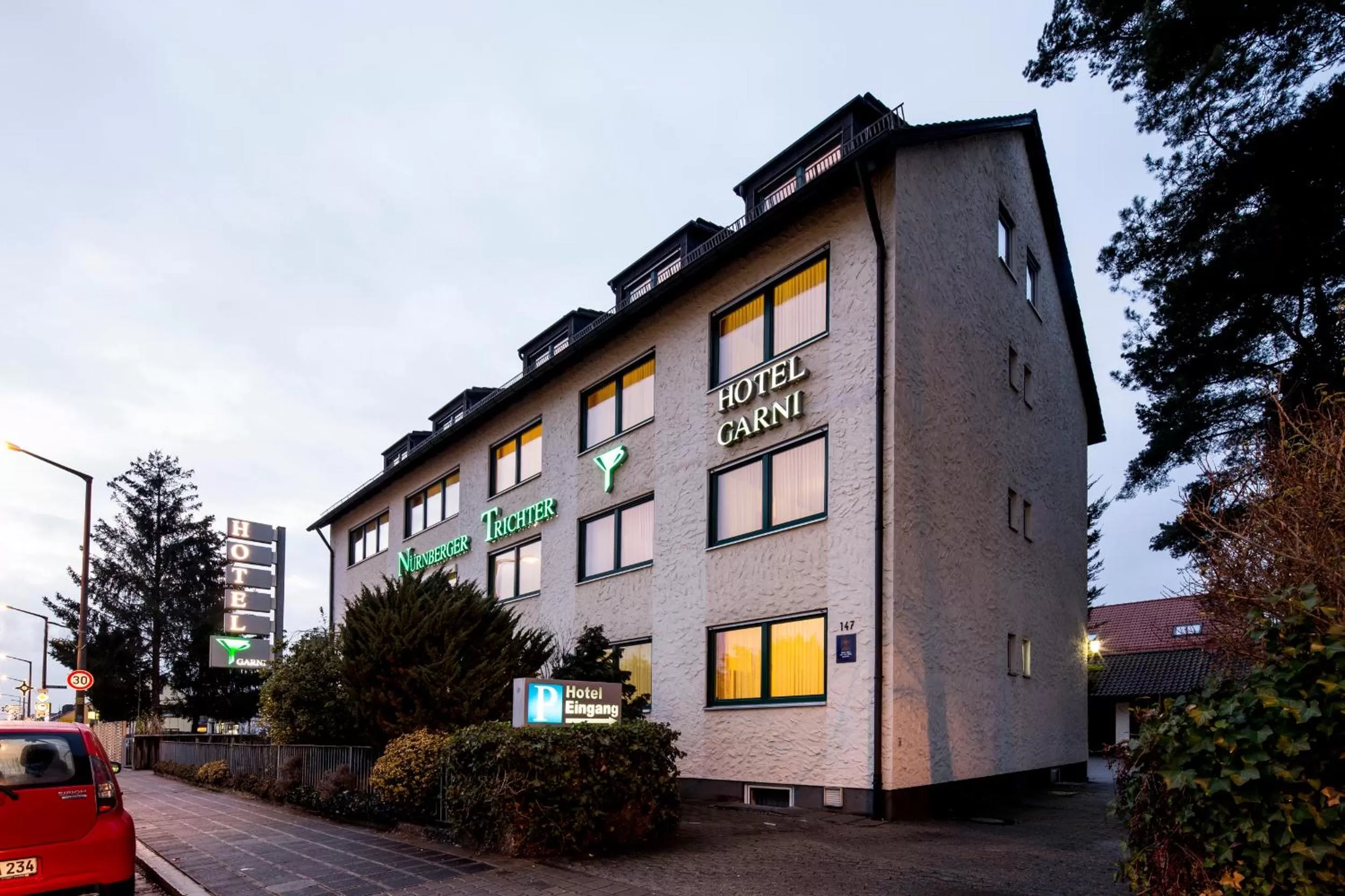 Property building in Nürnberger Trichter Family-Business Hotel Garni