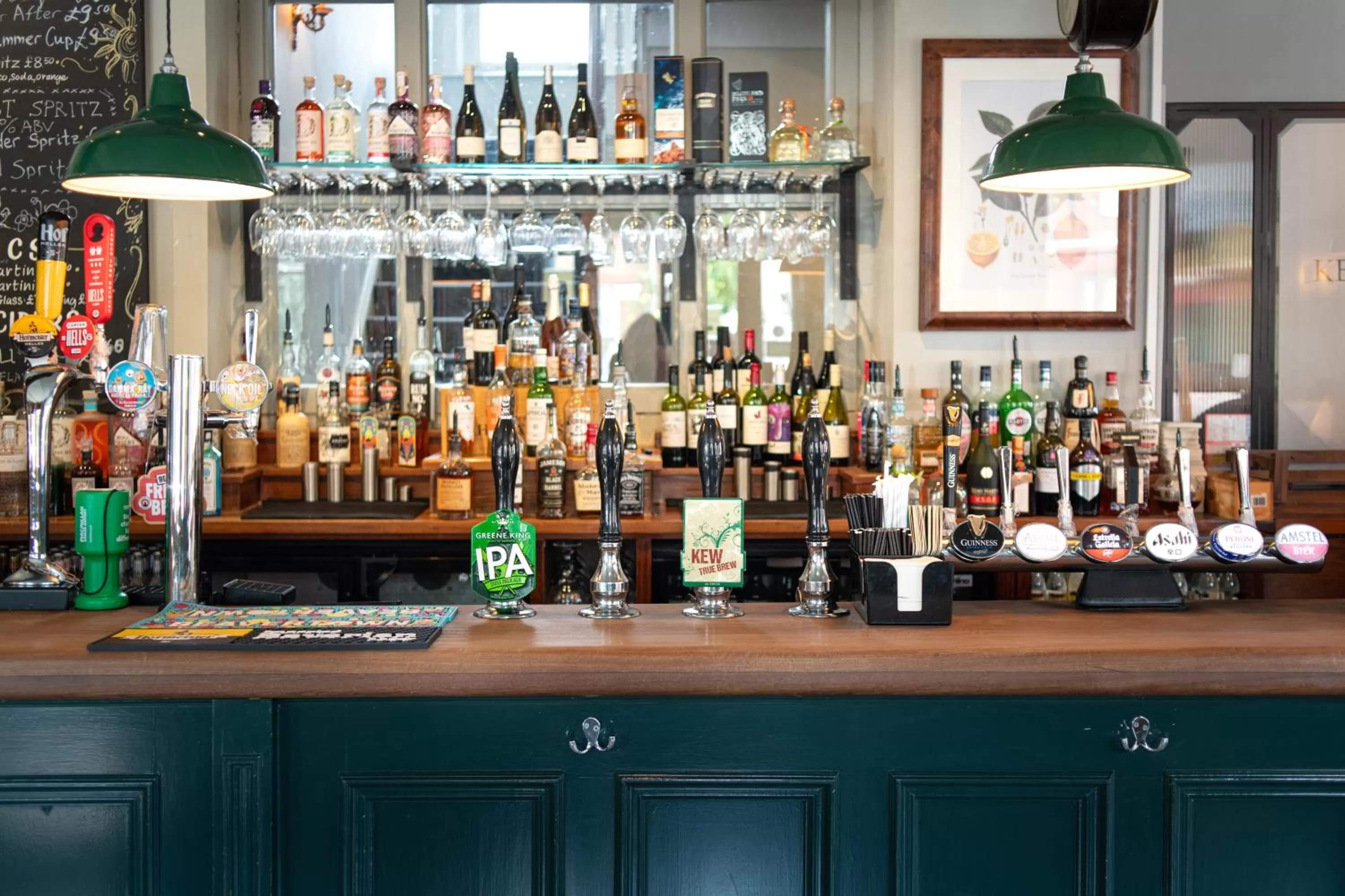 Lounge or bar in Kew Gardens Hotel