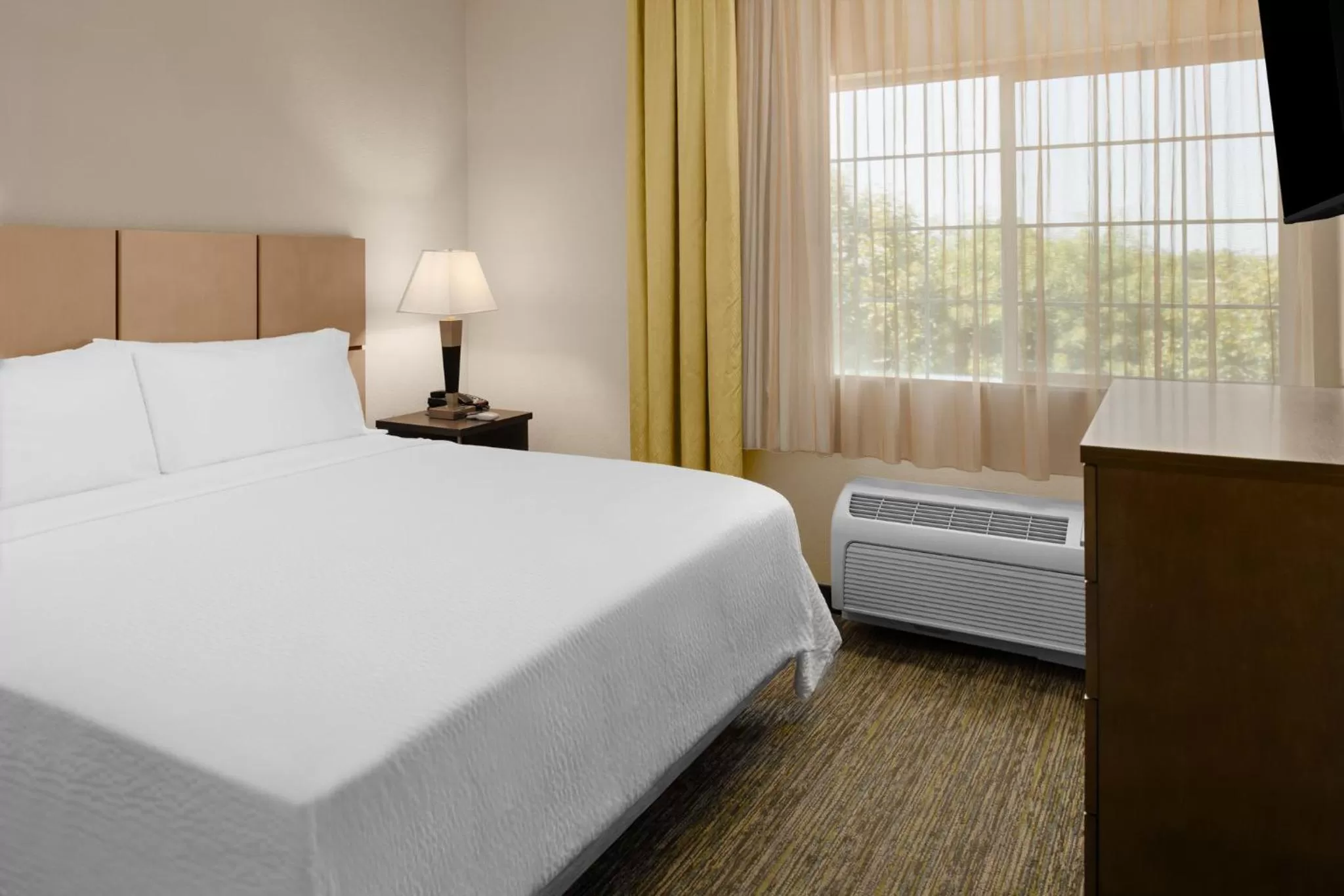 Photo of the whole room, Bed in Candlewood Suites Turlock by IHG