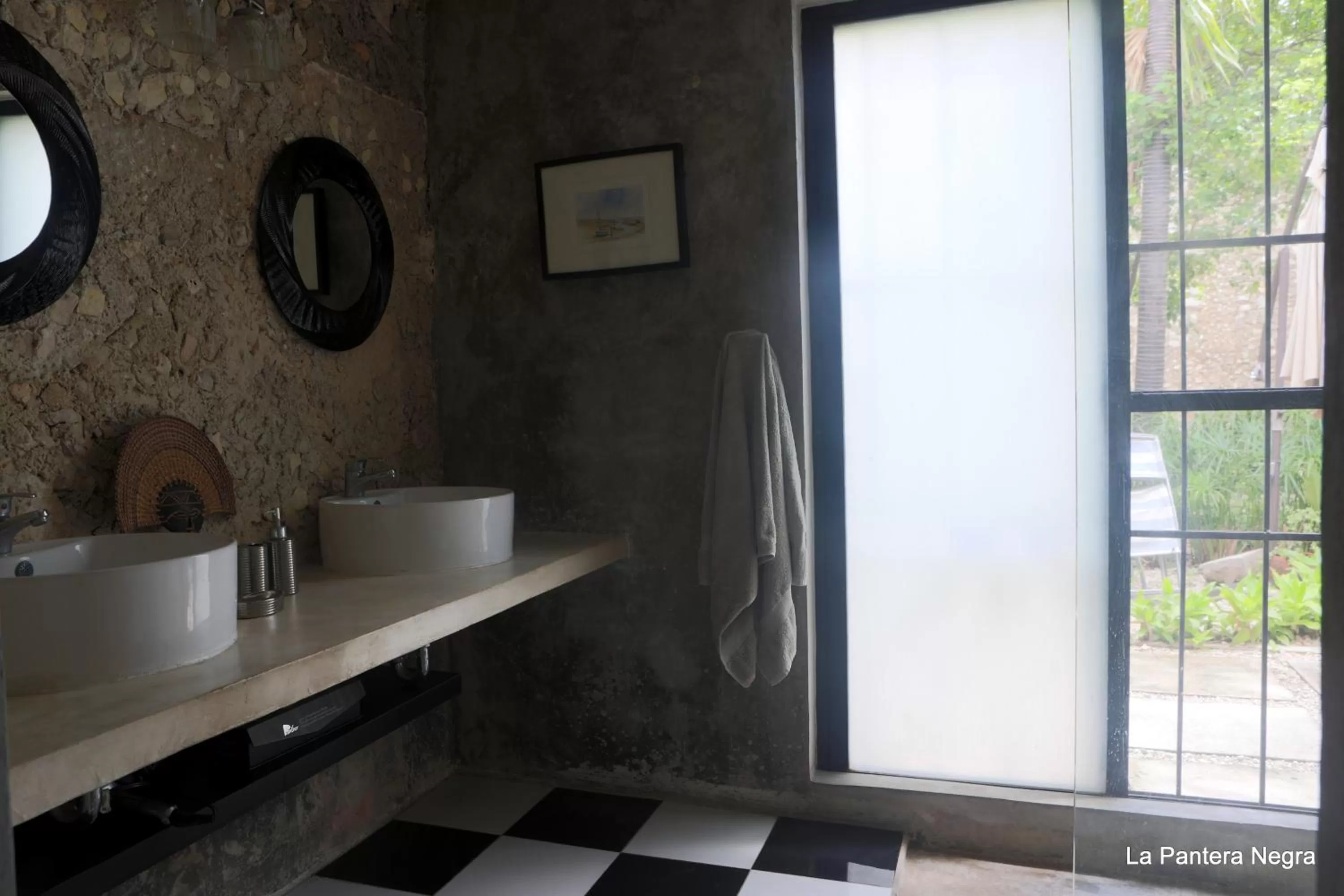 Bathroom in La Pantera Negra