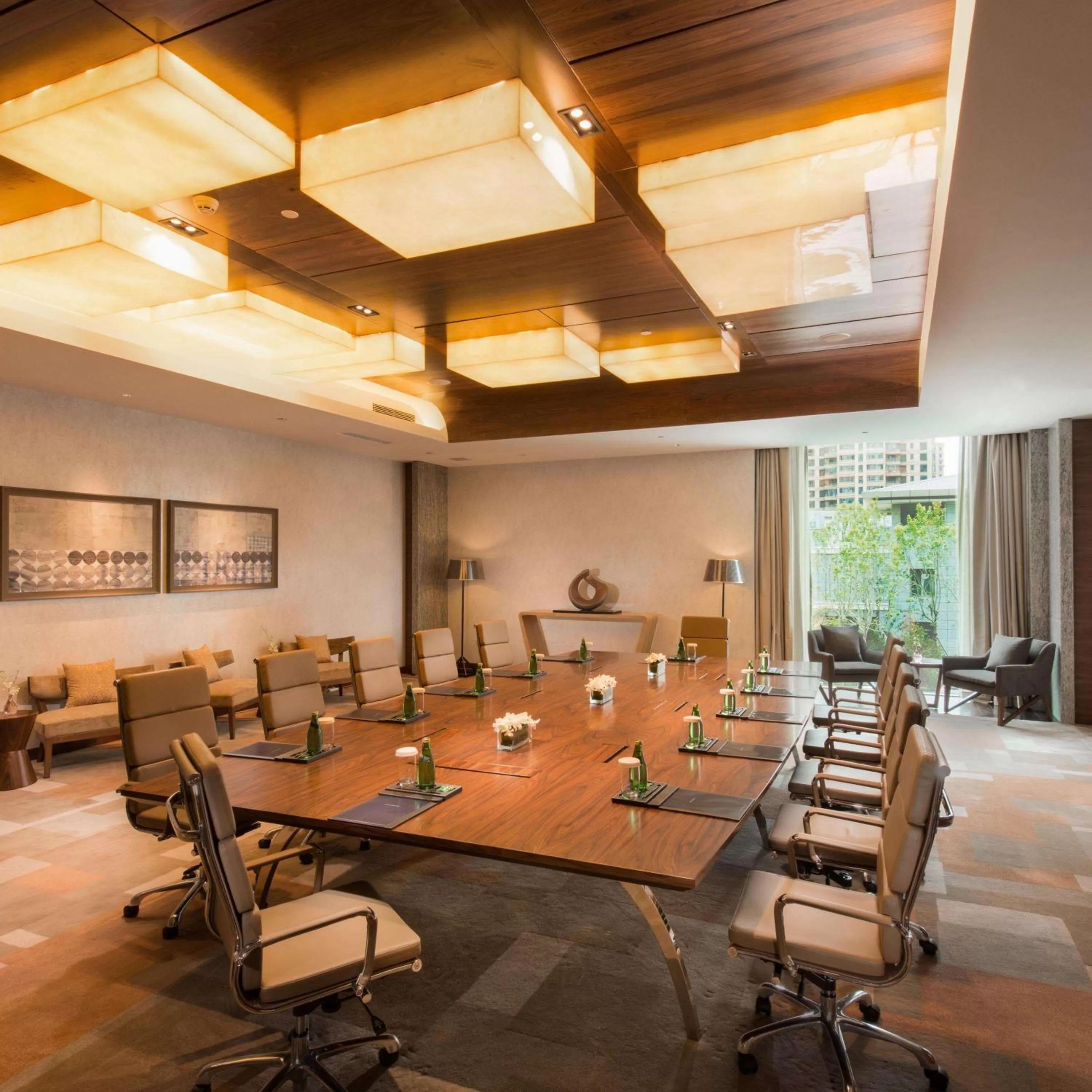 Meeting/conference room in Hilton Yantai Golden Coast