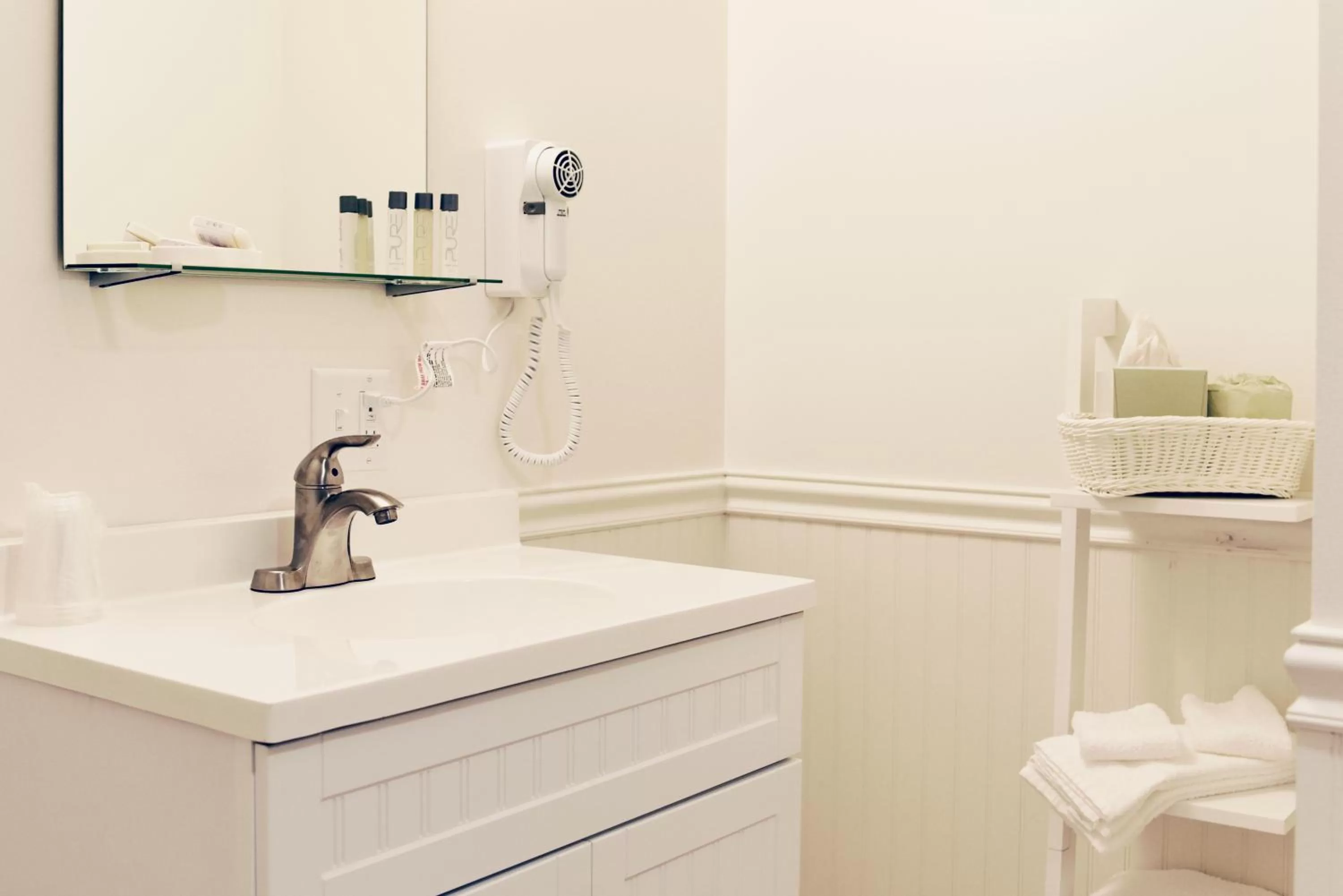 Bathroom in Sandwich Inn and Suites