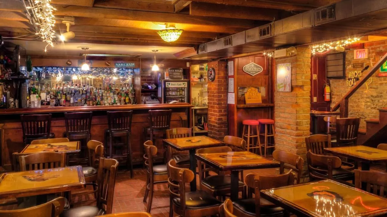 Lounge or bar in Olde Town Inn