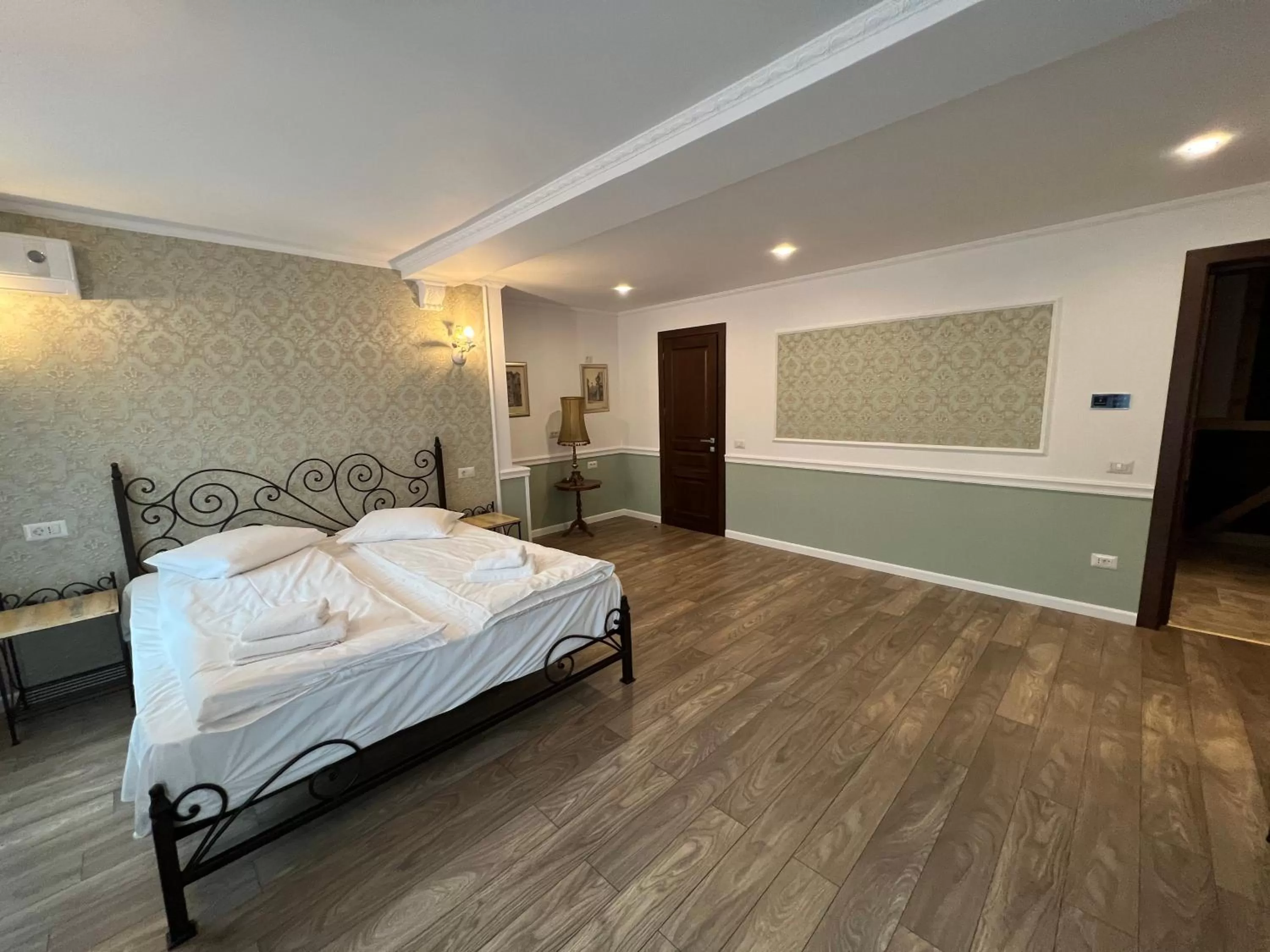 Bed in Hotel Boutique Cathedral Plaza Residences room for rent downtown