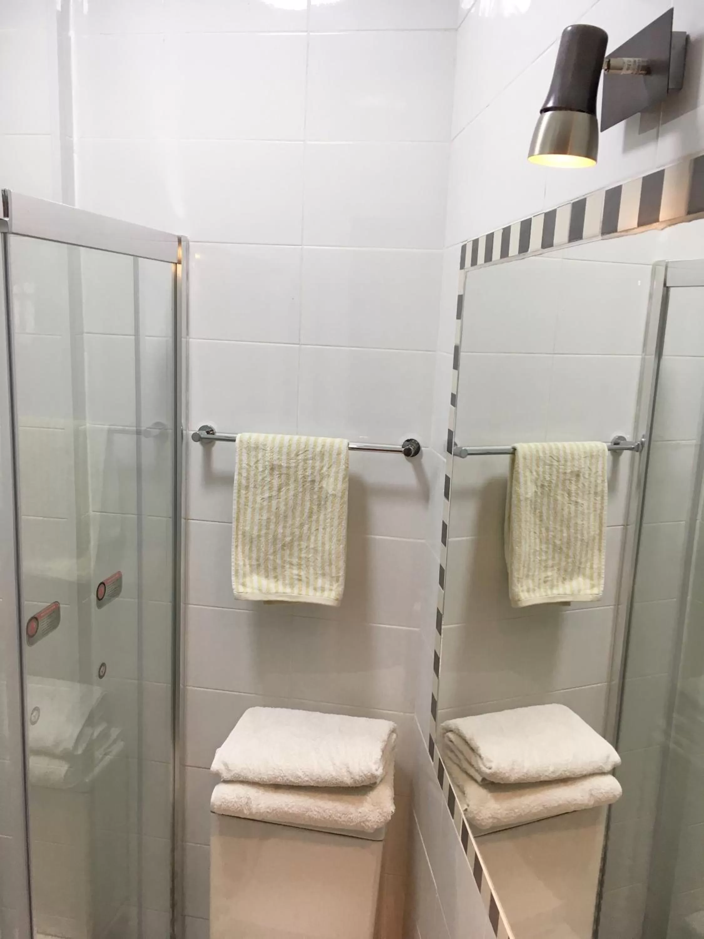 Bathroom in Tralkan B&B