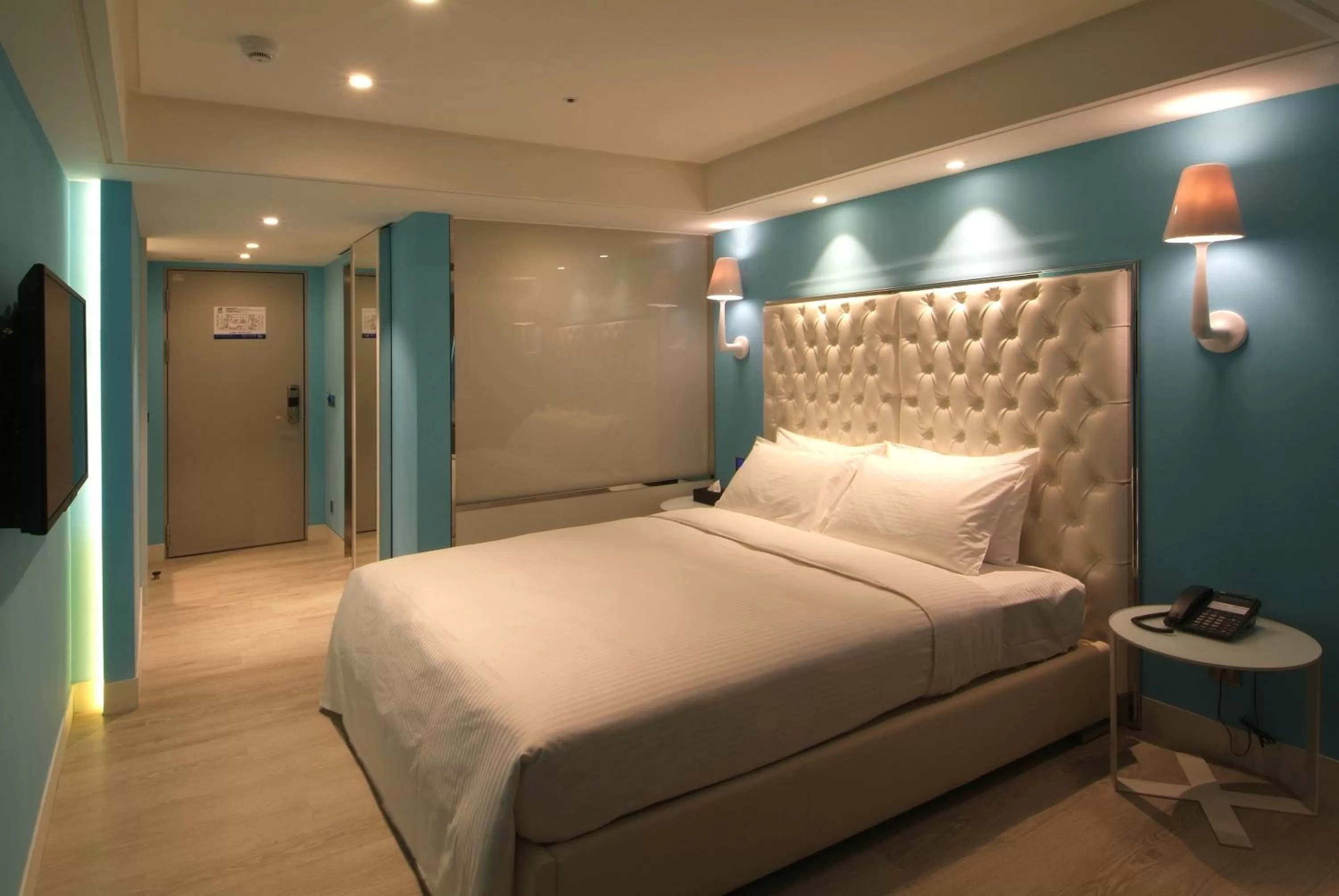 Photo of the whole room, Bed in The Cloud Hotel
