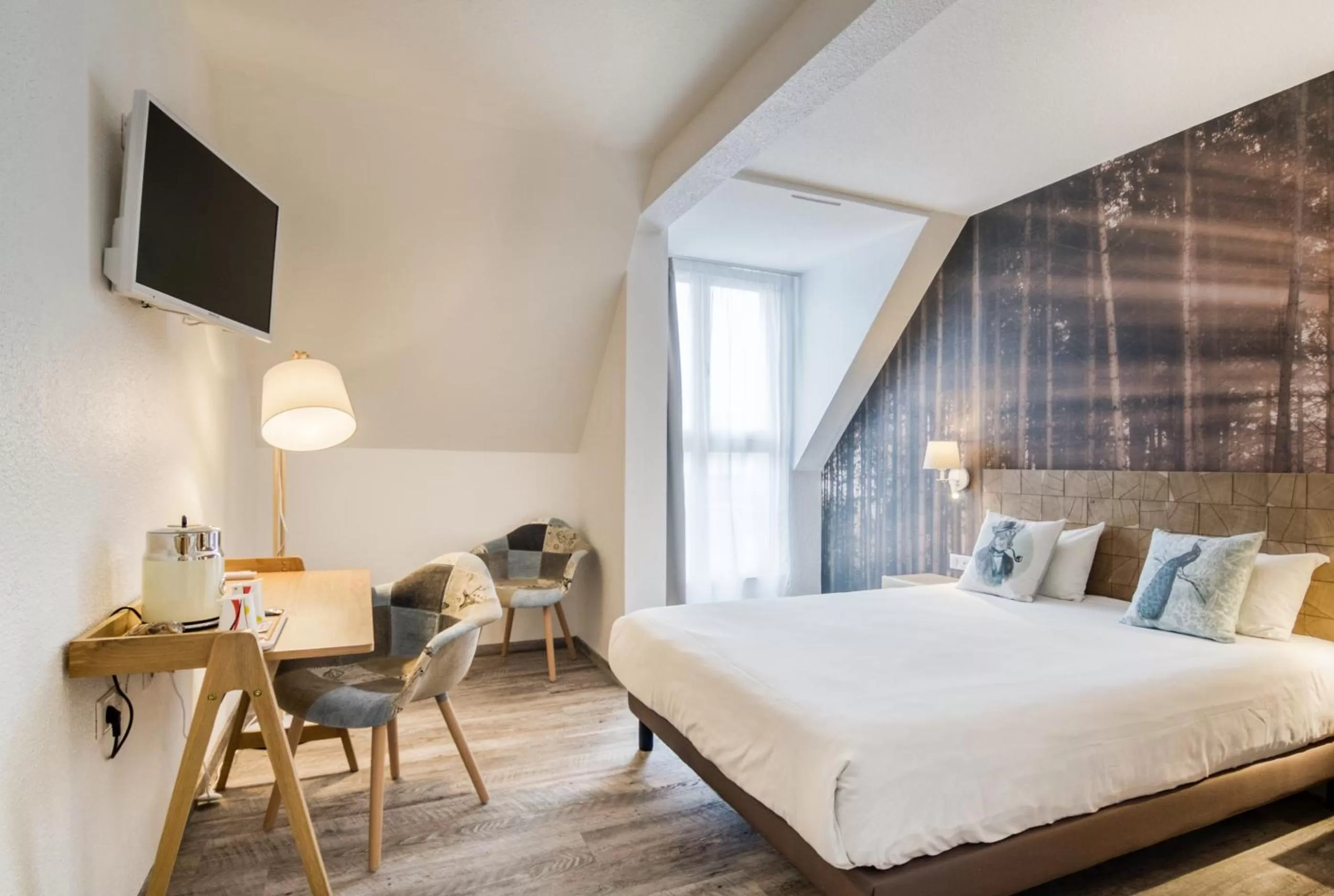 Photo of the whole room in La Maison Hôtel Mulhouse Centre