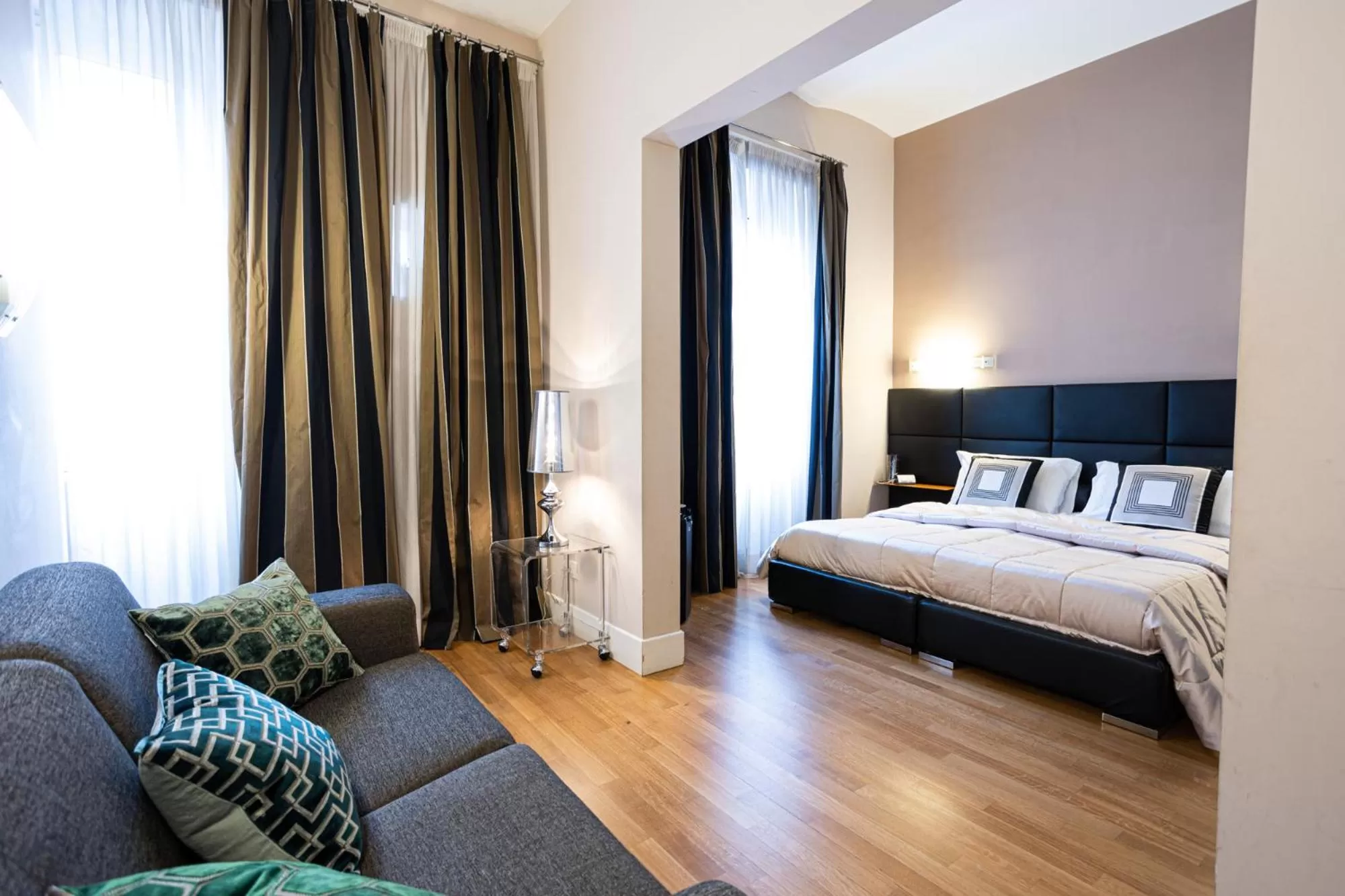 Bedroom, Bed in Cardilli Luxury Rooms