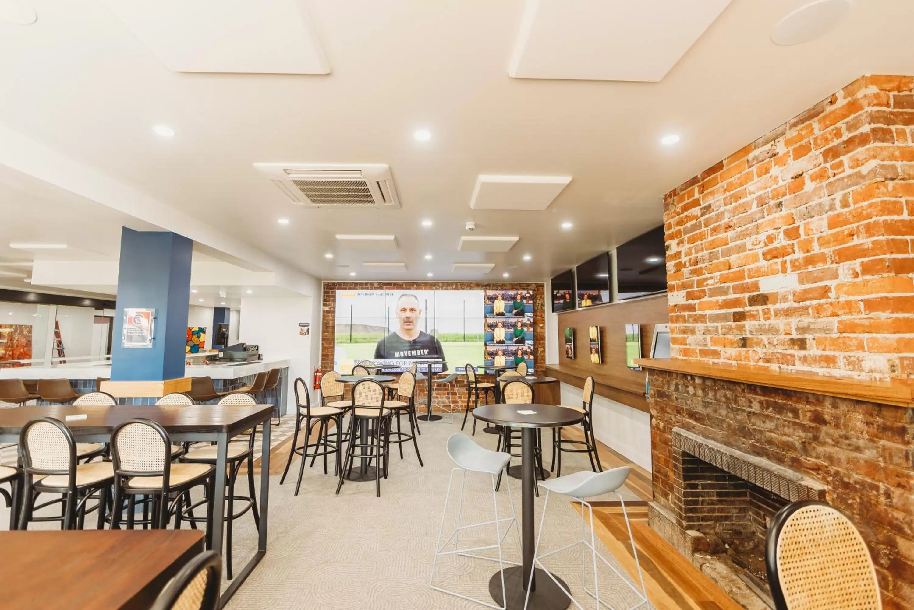 Restaurant/places to eat in The Albion Hotel