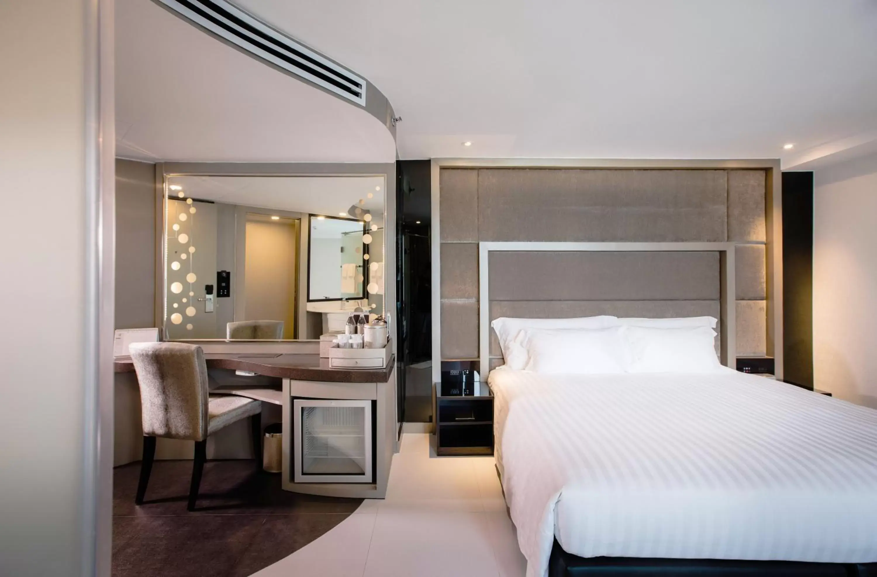 Deluxe Twin Room in Azure Hotel Pattaya Deluxe Twin Room in Azure Hotel Pattaya