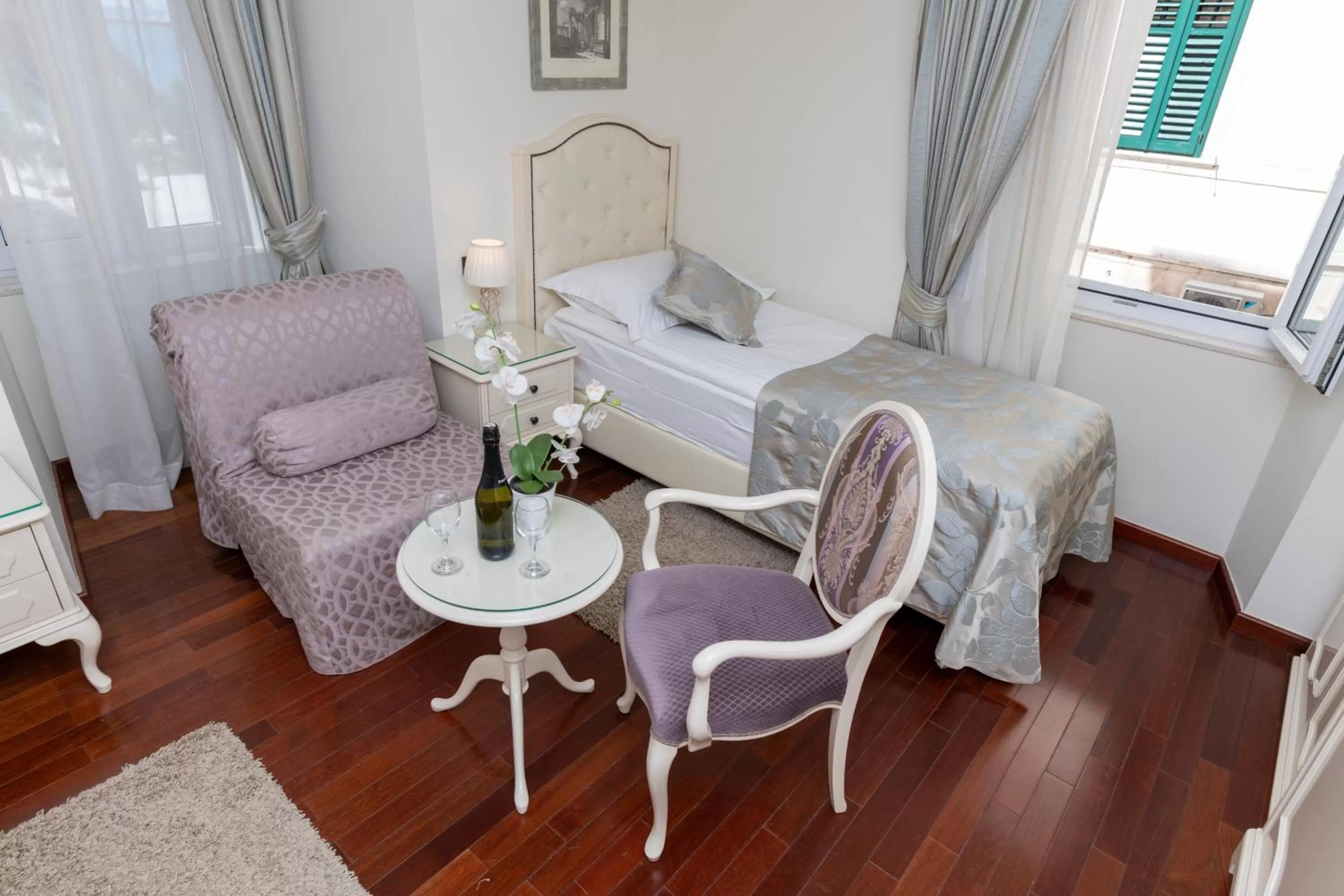 Bedroom, Bed in Deluxe Collection Hotel Kastel