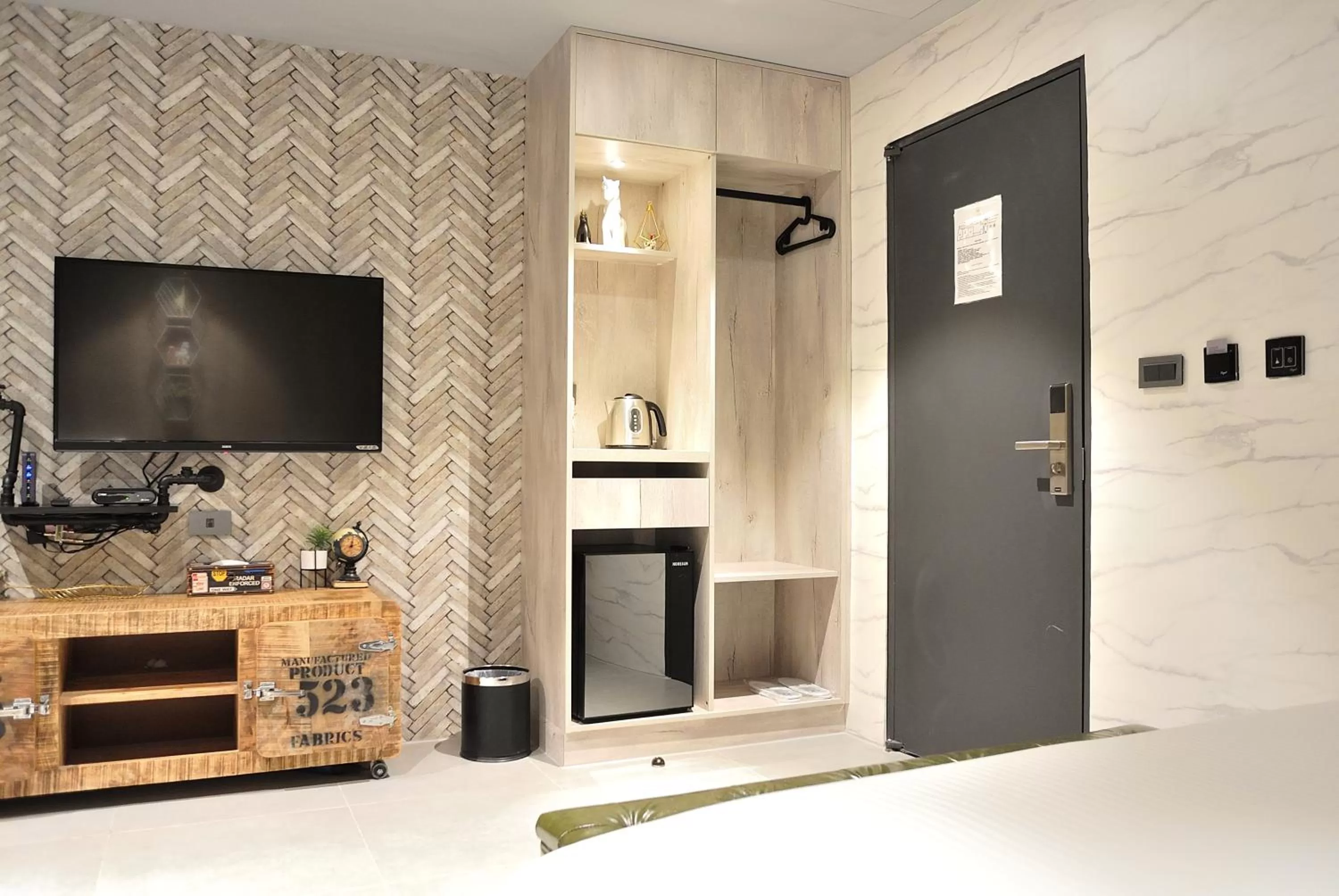 Coffee/tea facilities, TV/Entertainment Center in K HOTEL