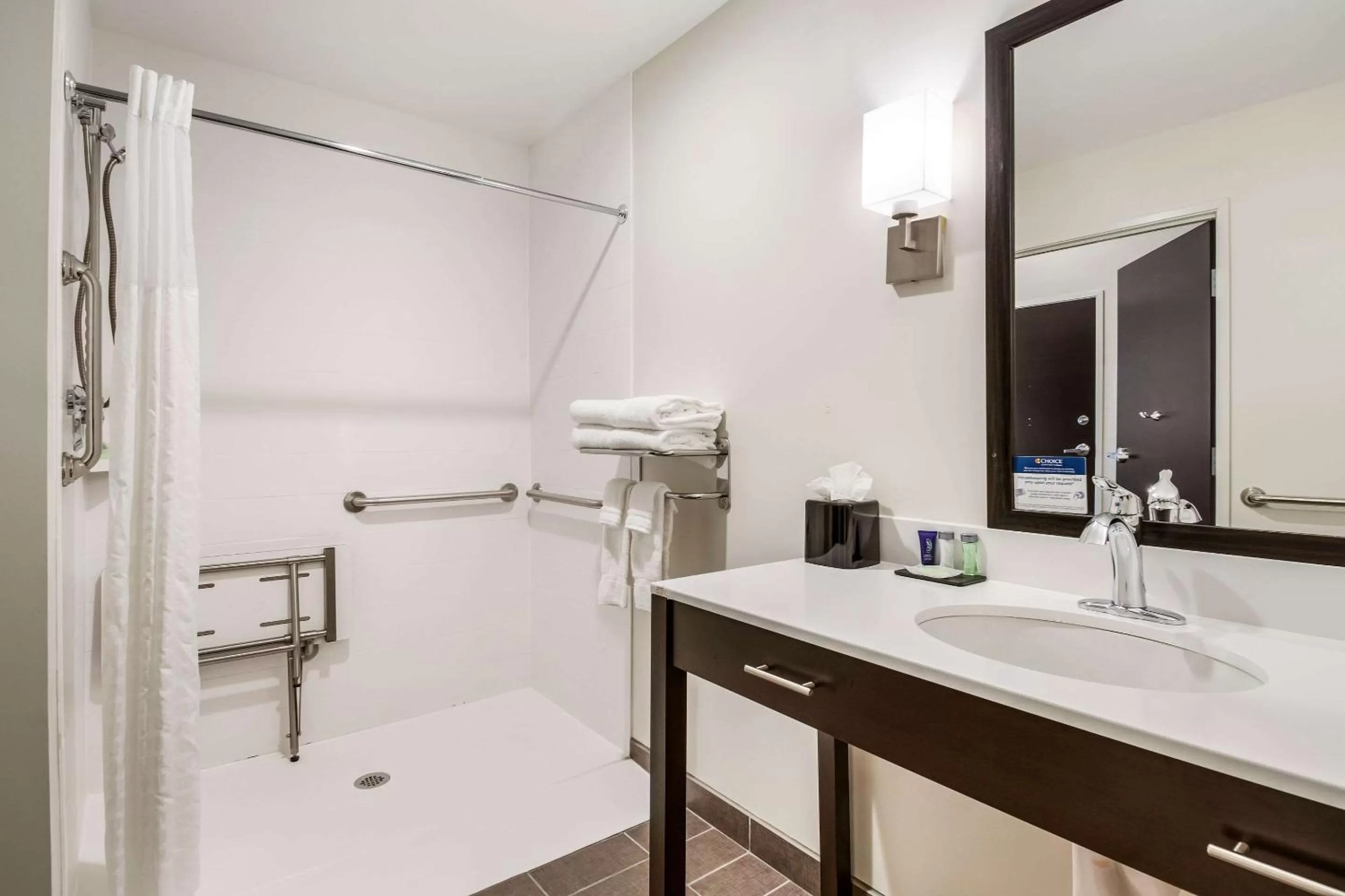 Photo of the whole room in Sleep Inn Boardman