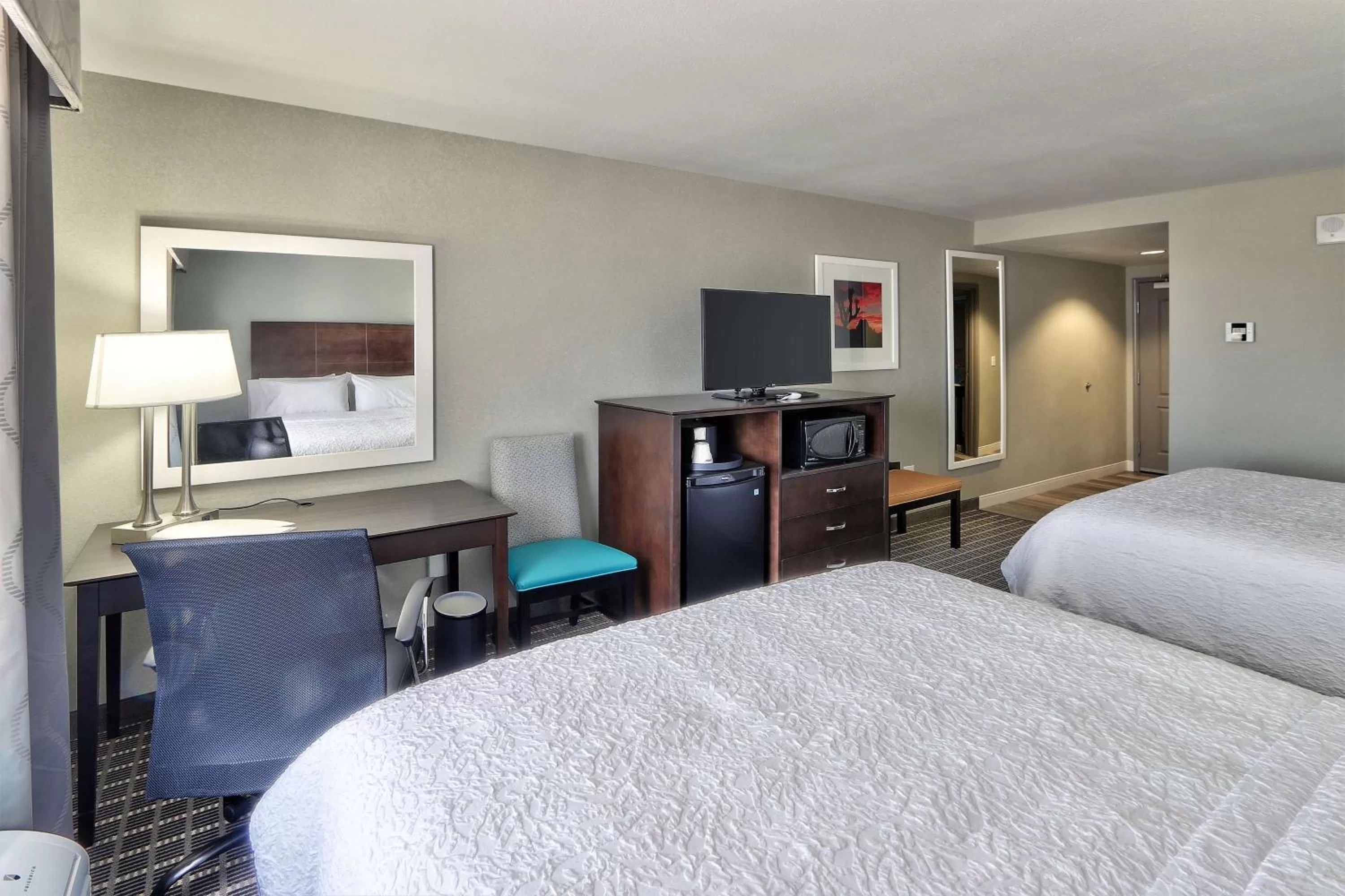 Bedroom, Bed in Hampton Inn & Suites Albuquerque Airport