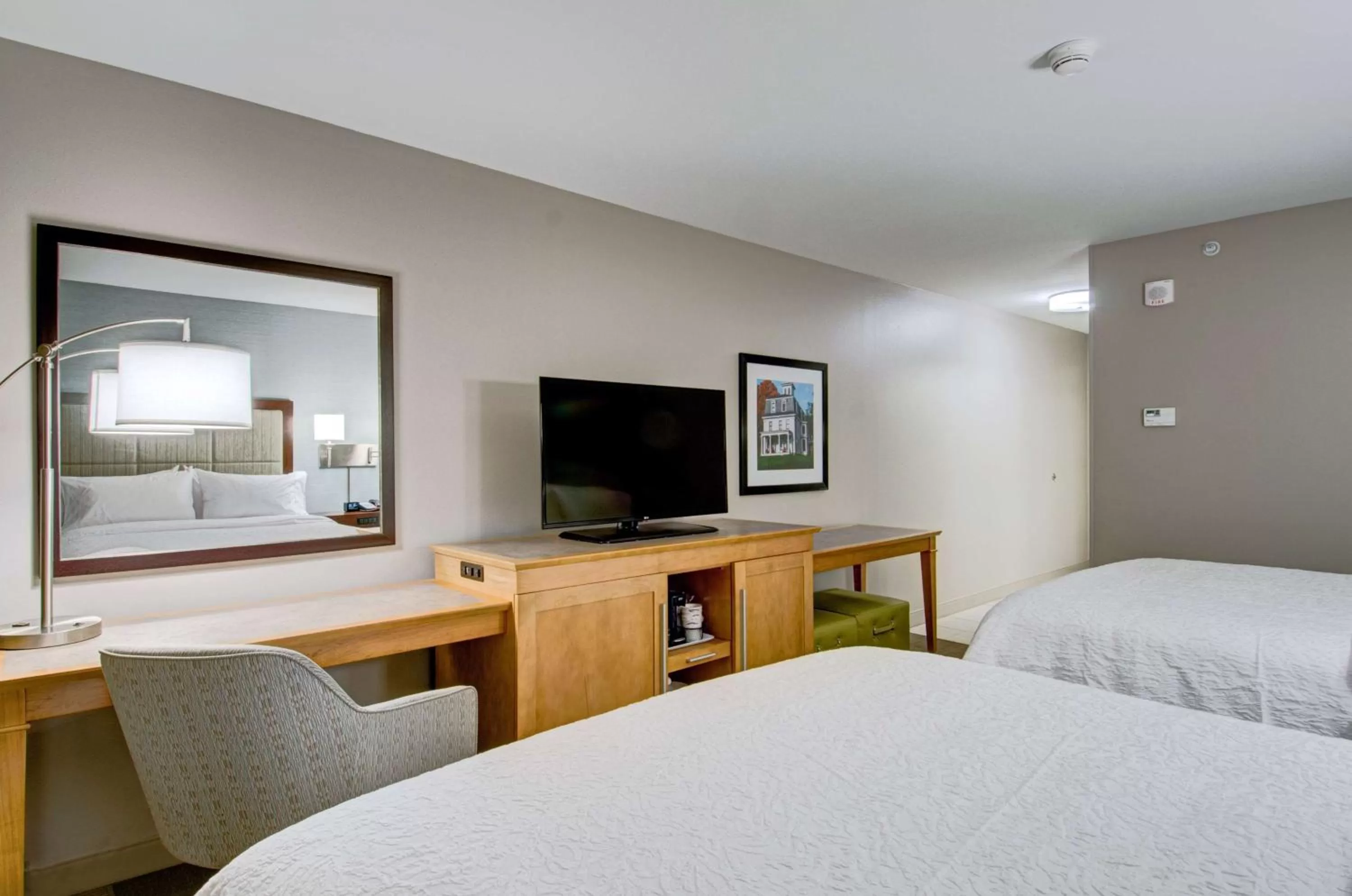 Bed in Hampton Inn Boston - Westborough