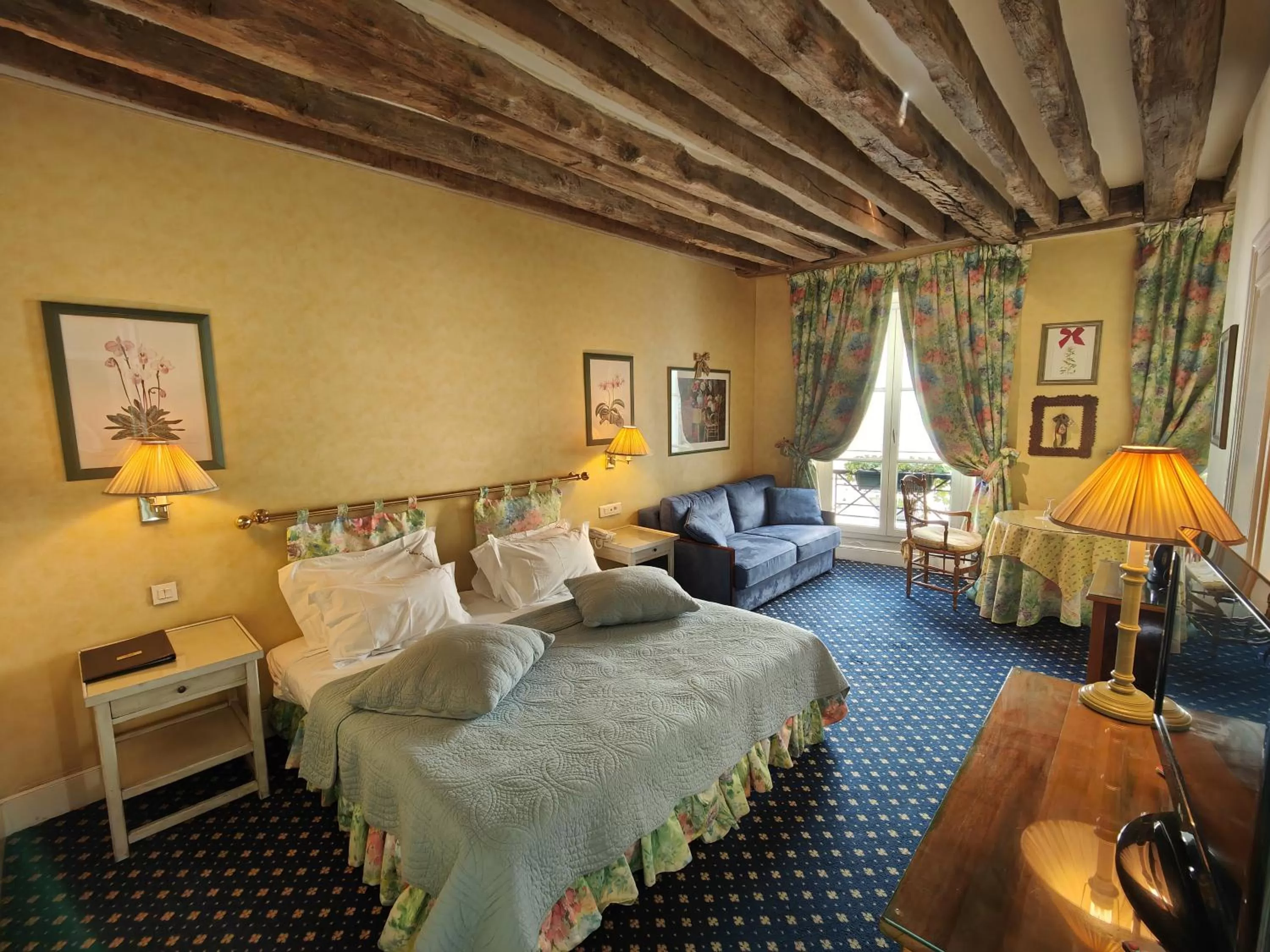 Bed in Le Relais Médicis