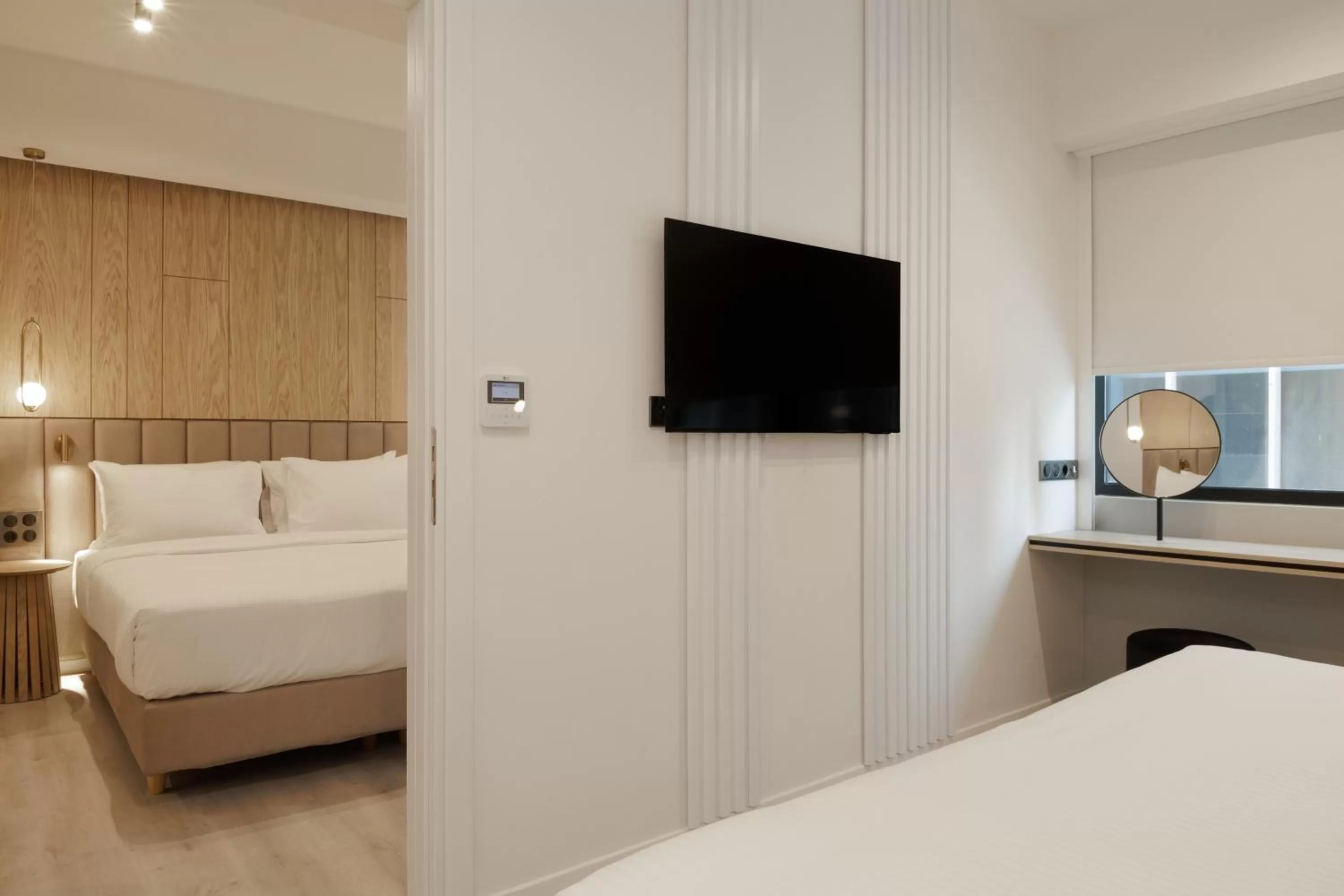 TV and multimedia, Bed in LUX&EASY Signature Syngrou 234