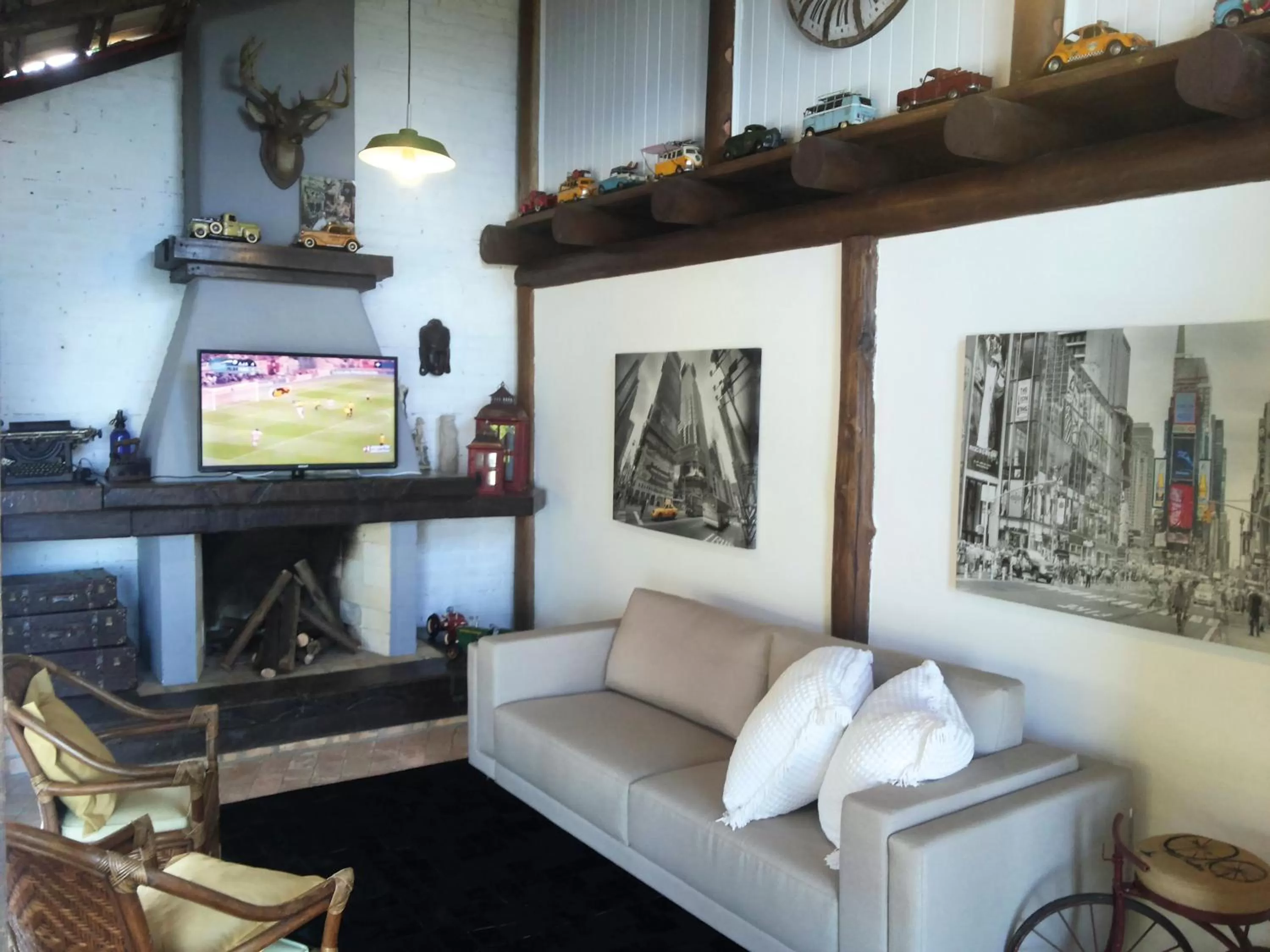 Communal lounge/ TV room, Seating Area in Pousada Canto da Vigia