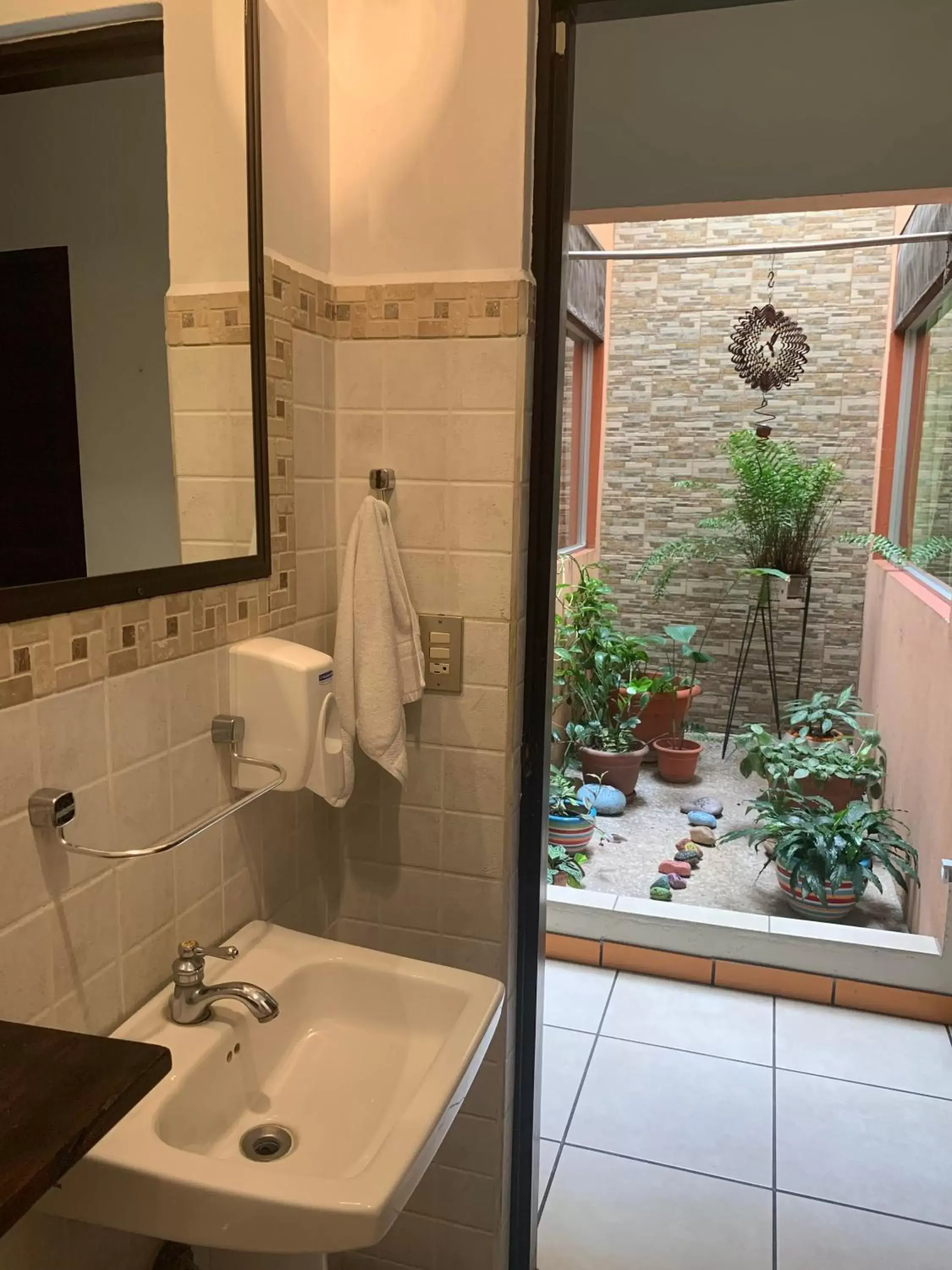 Quadruple Room with Private External Bathroom in Boutique Hotel Casa de Lis, Turrialba Quadruple Room with Private External Bathroom in Boutique Hotel Casa de Lis, Turrialba