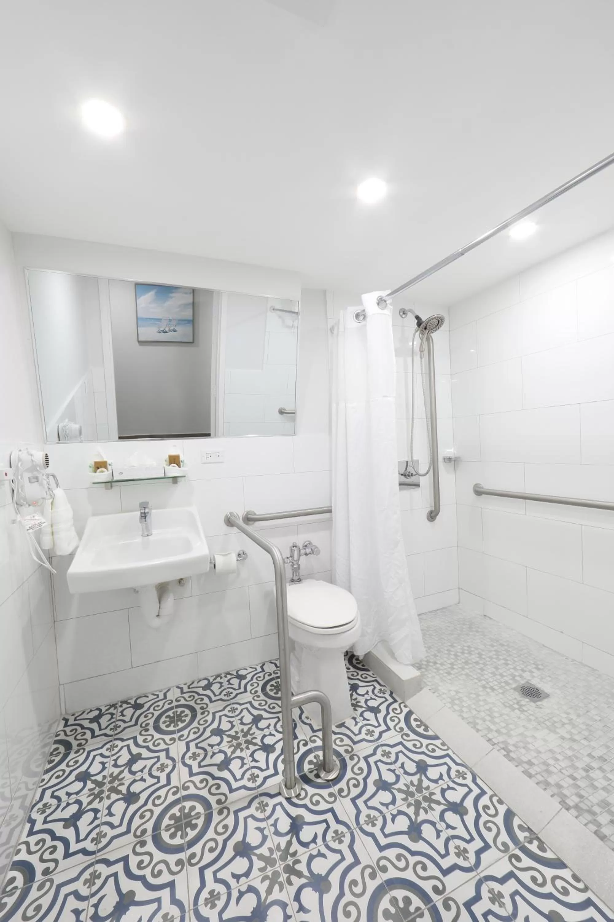 Bathroom in San Juan Airport Hotel