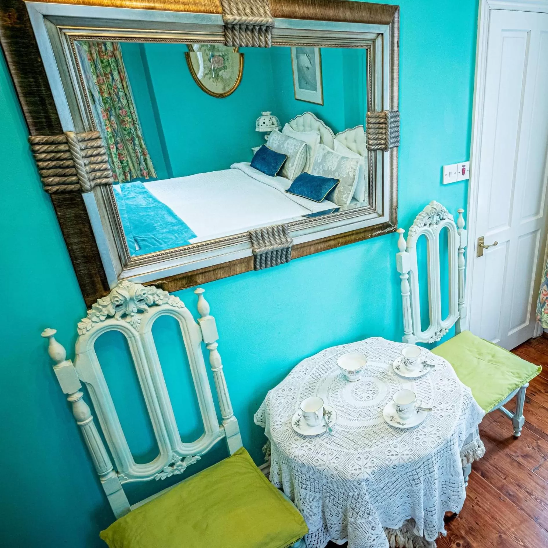Photo of the whole room, Bed in Dawson Place, Juliette's Bed and Breakfast