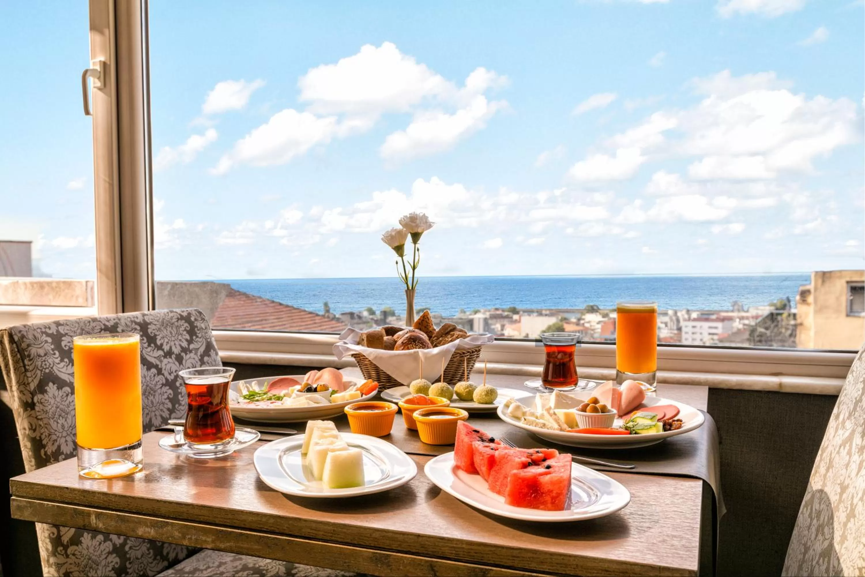 Food and drinks in AHC Grand Bazaar Hotel