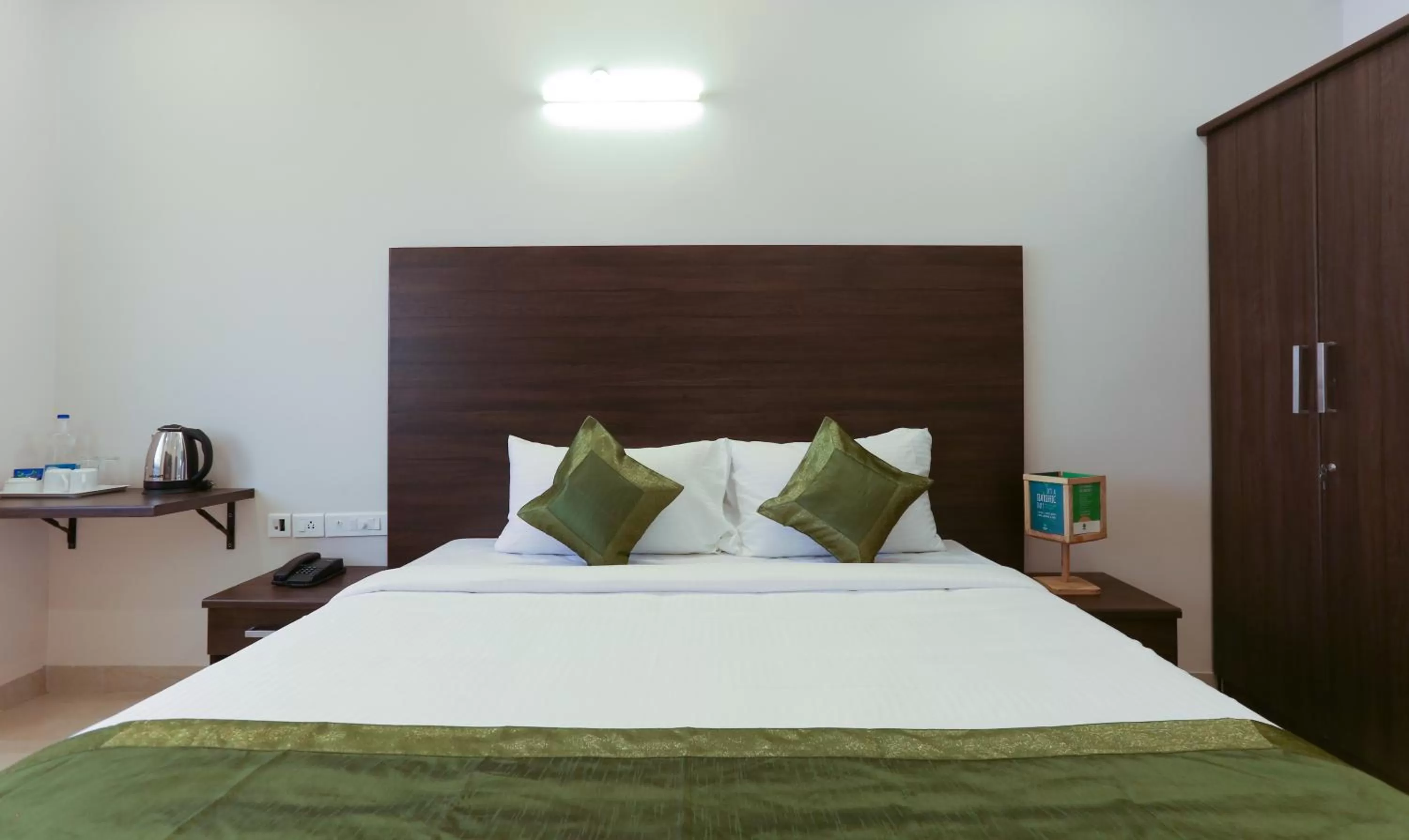 Bedroom, Bed in Treebo Hi Line Apartments Kalapatti