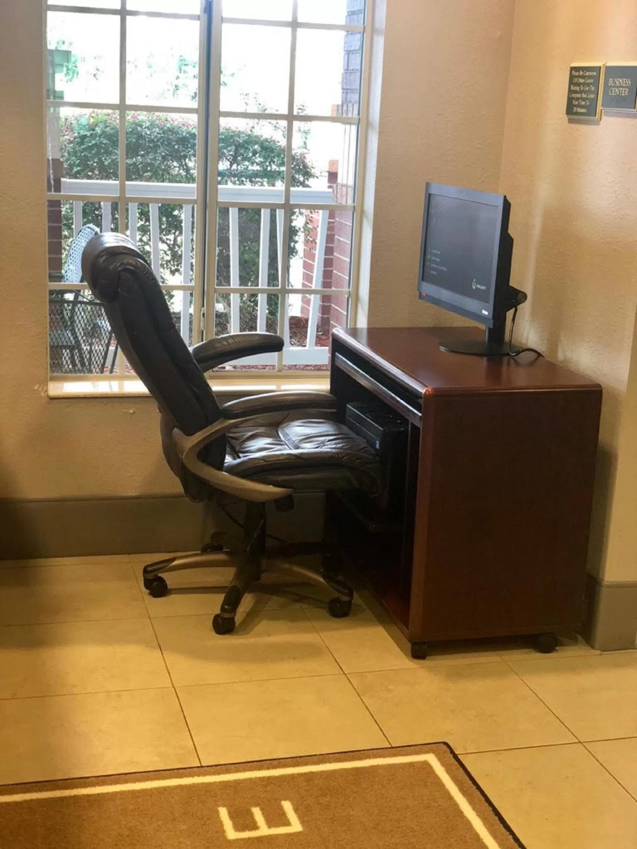 Business facilities in Country Inn & Suites by Radisson, Hot Springs, AR