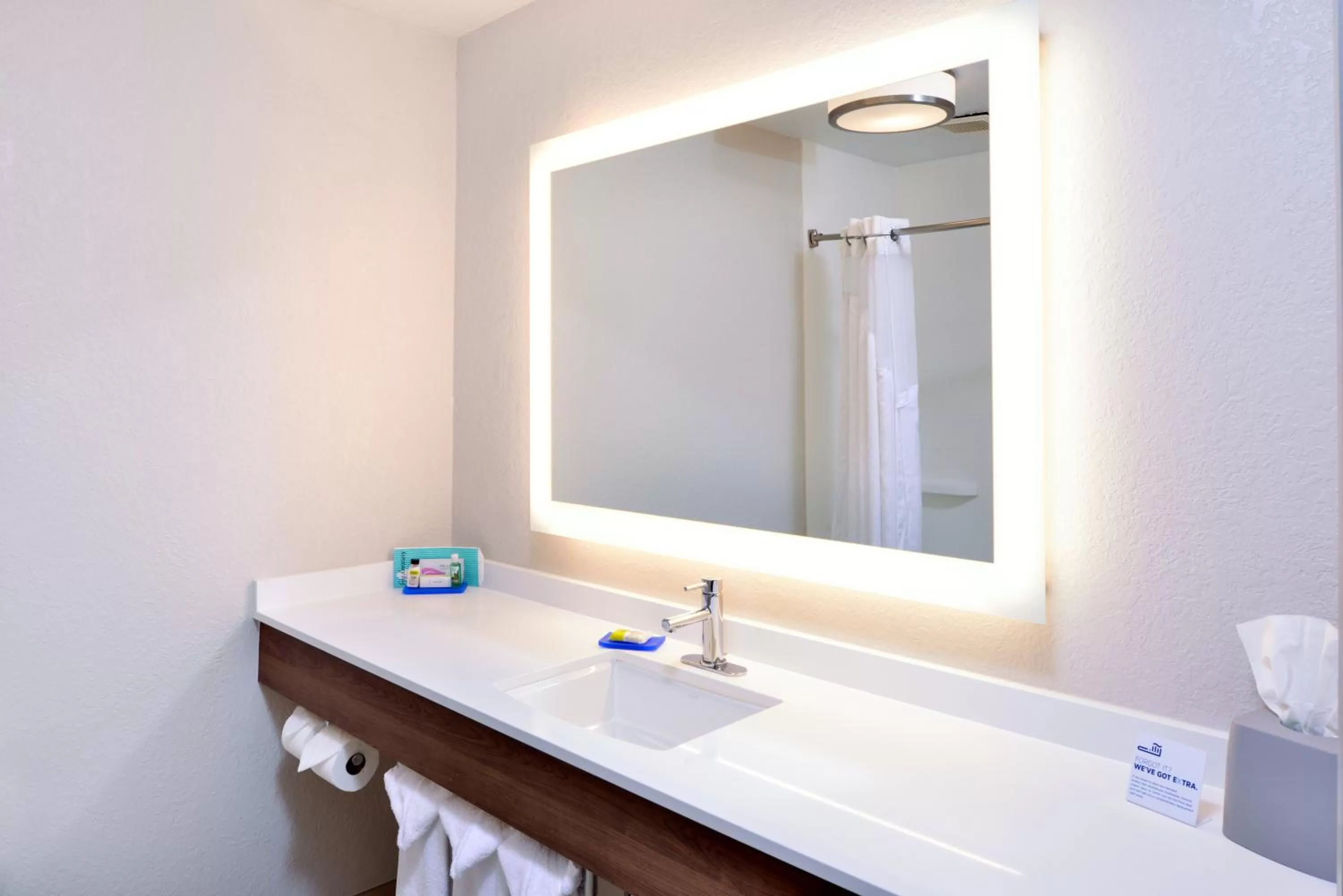 Photo of the whole room in Holiday Inn Express Hotel & Suites Arcata/Eureka-Airport Area by IHG