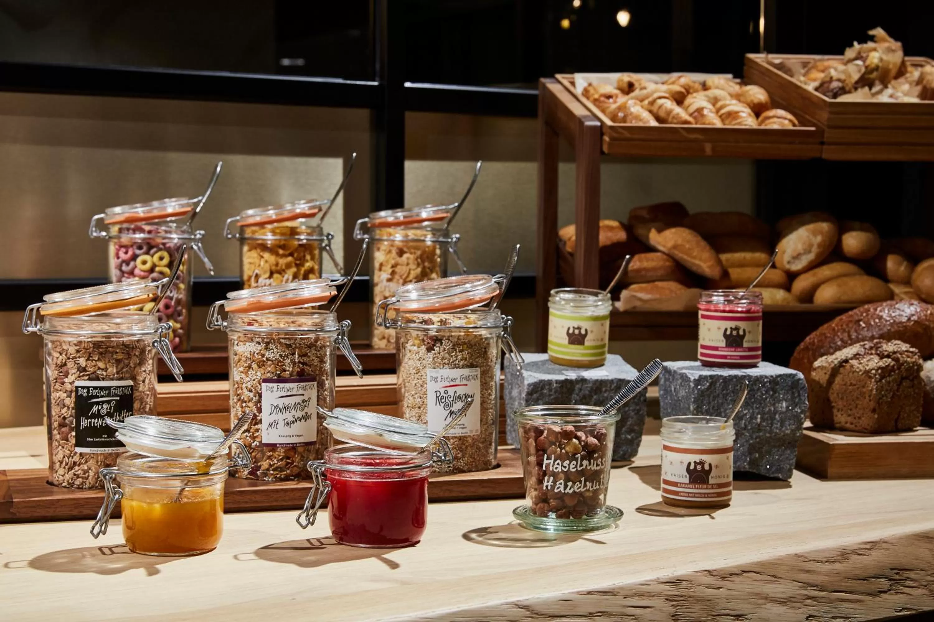 Food and drinks in Hotel Indigo Berlin - East Side Gallery